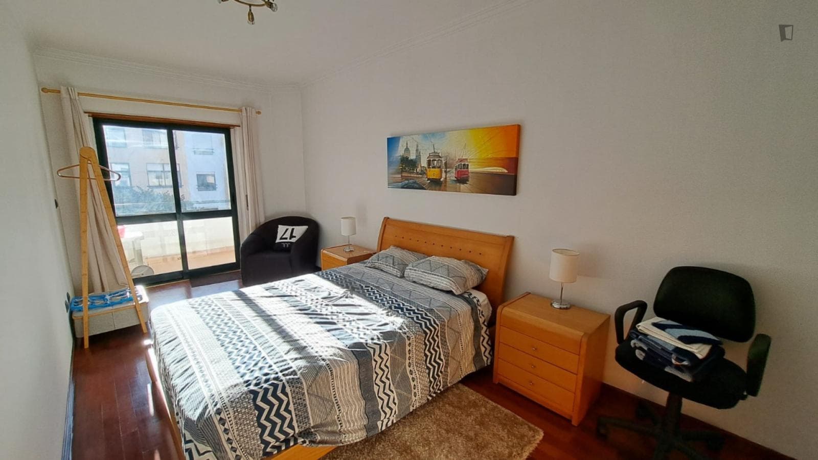 Charming 13 m2 double bedroom with a balcony, in Caparica photo 1