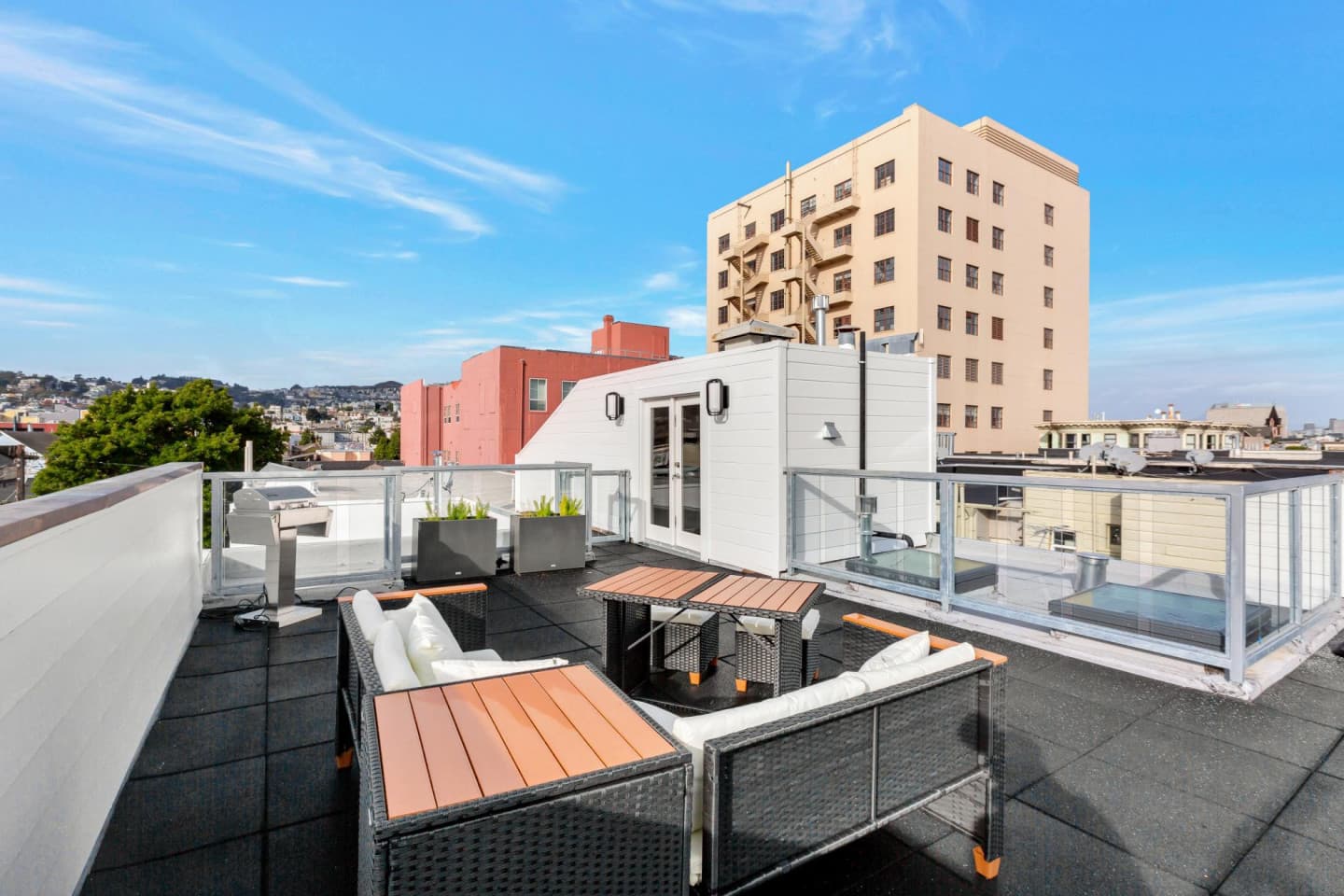 Stunning Bright Apt. w/ Terrace + BBQ near Garfield Square photo 1