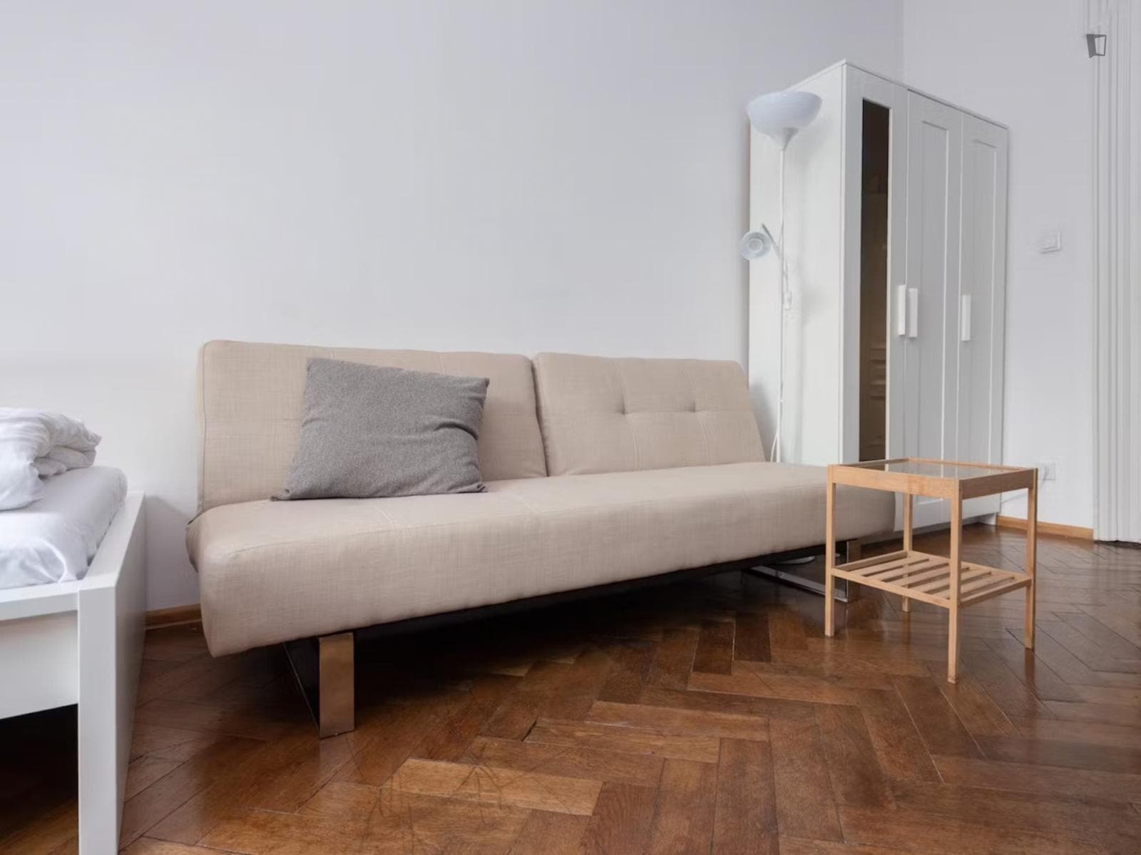 Historical 3-Bedroom Apartment in Central Cracow photo 1
