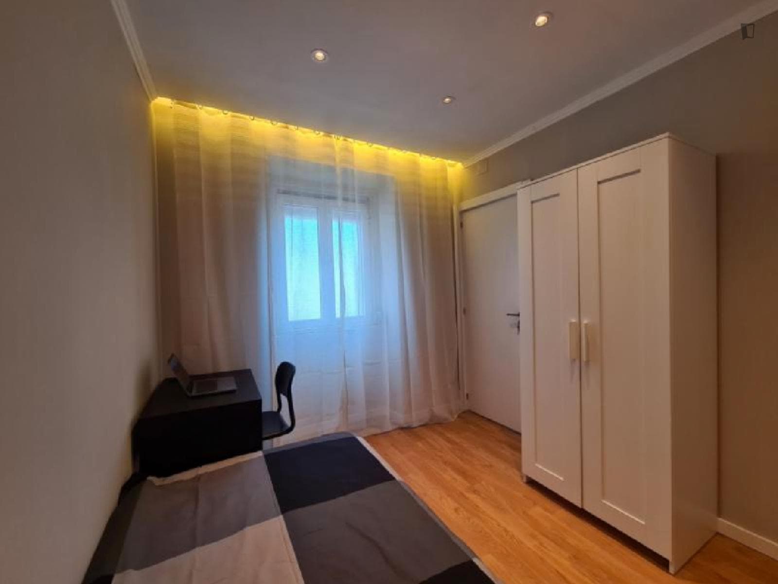 Comfy Single Bedroom close to Anjos Metro photo 1