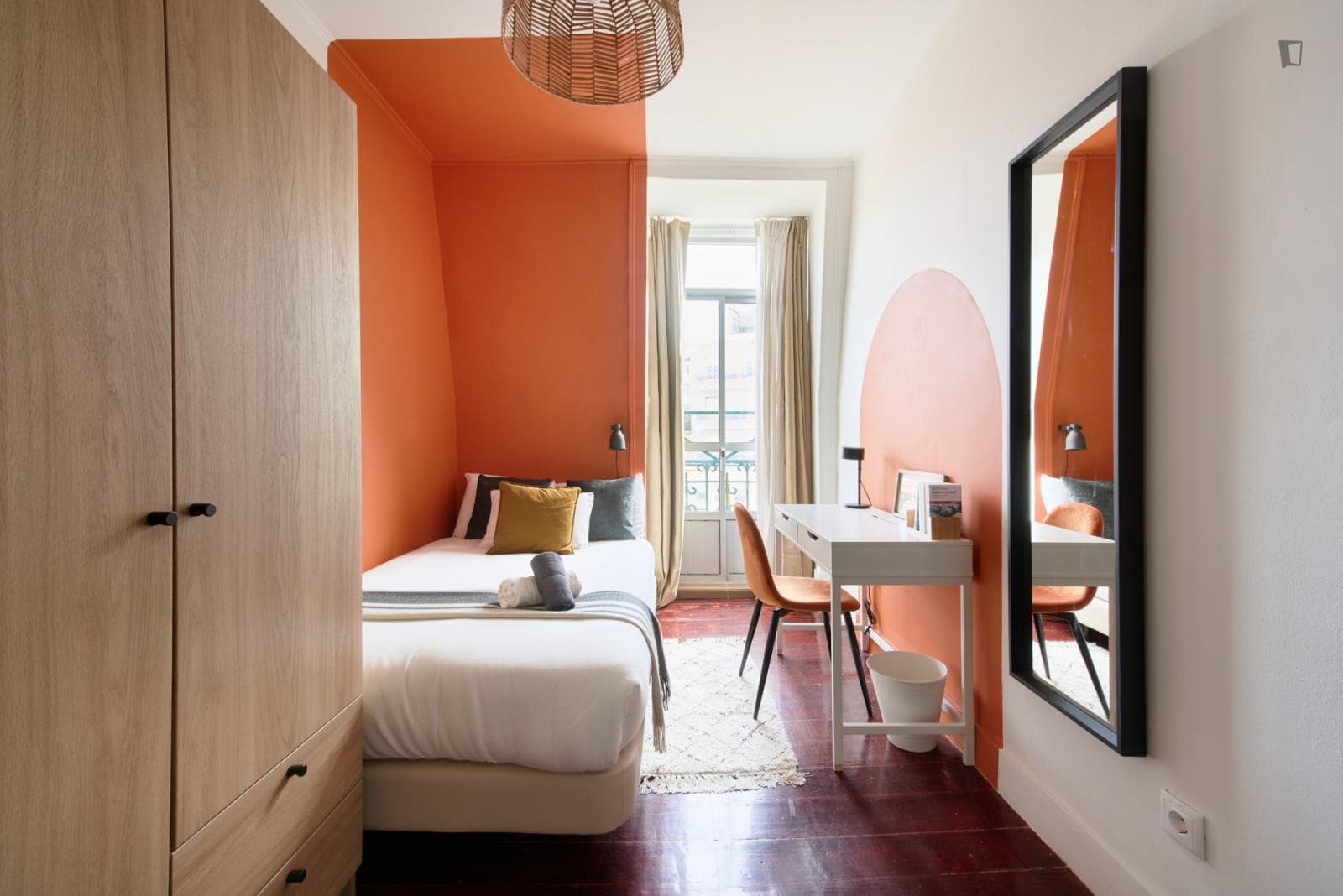 Appealing double ensuite bedroom near the Arroios metro photo 1