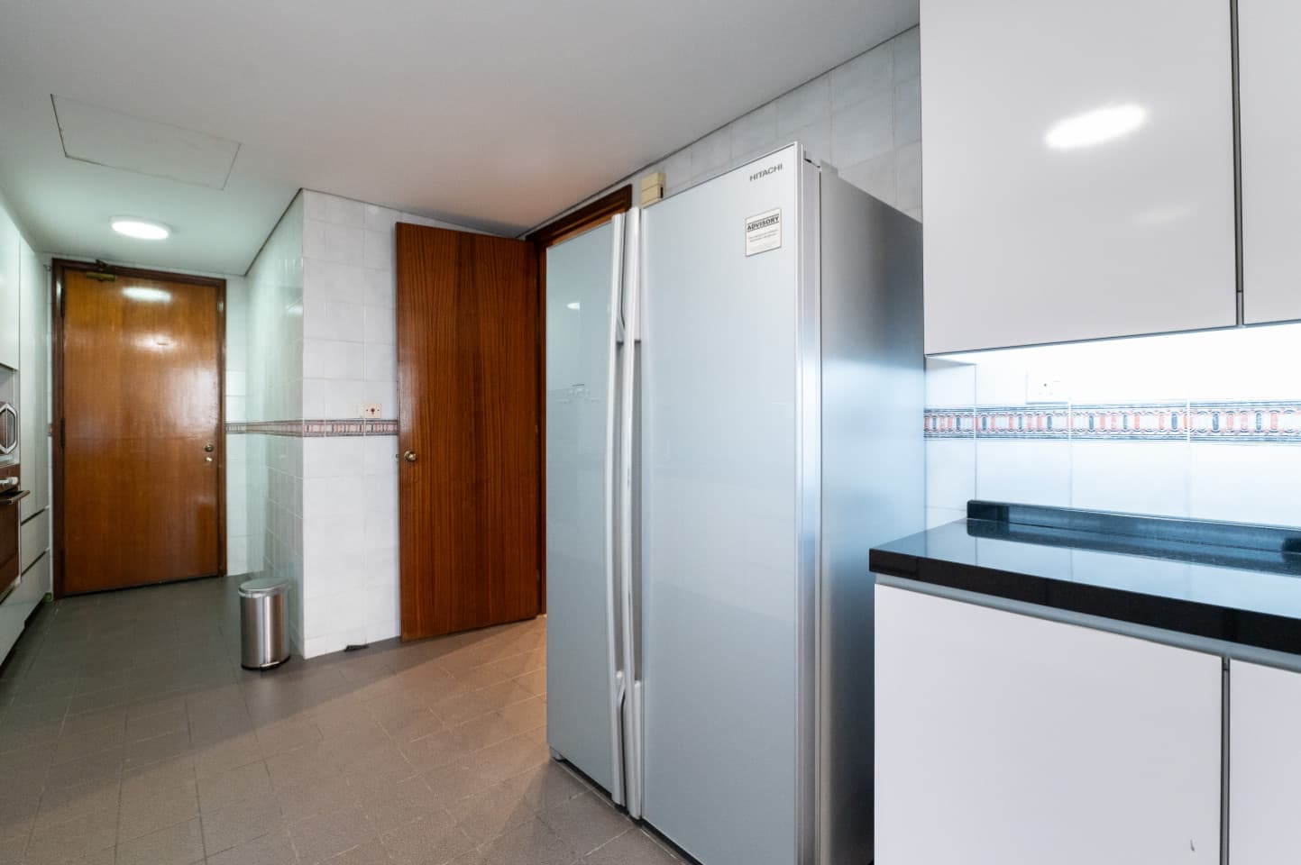 Stunning Spacious Complex w/ Pool near Balmoral Plaza photo 1