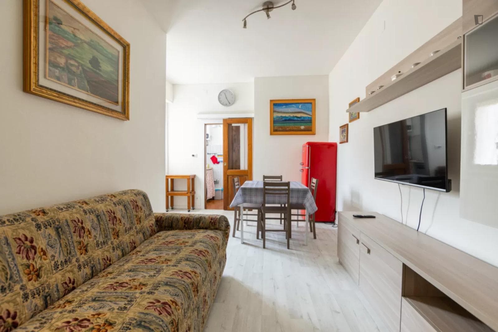 Comfortable 1-bedroom apartment with outdoor area close to San Donato metro station photo 1