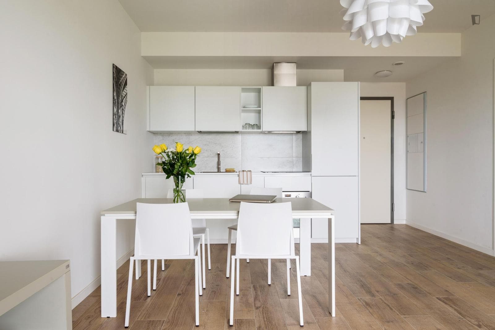 Cozy 1-Bedroom Flat In Uptown Area photo 1