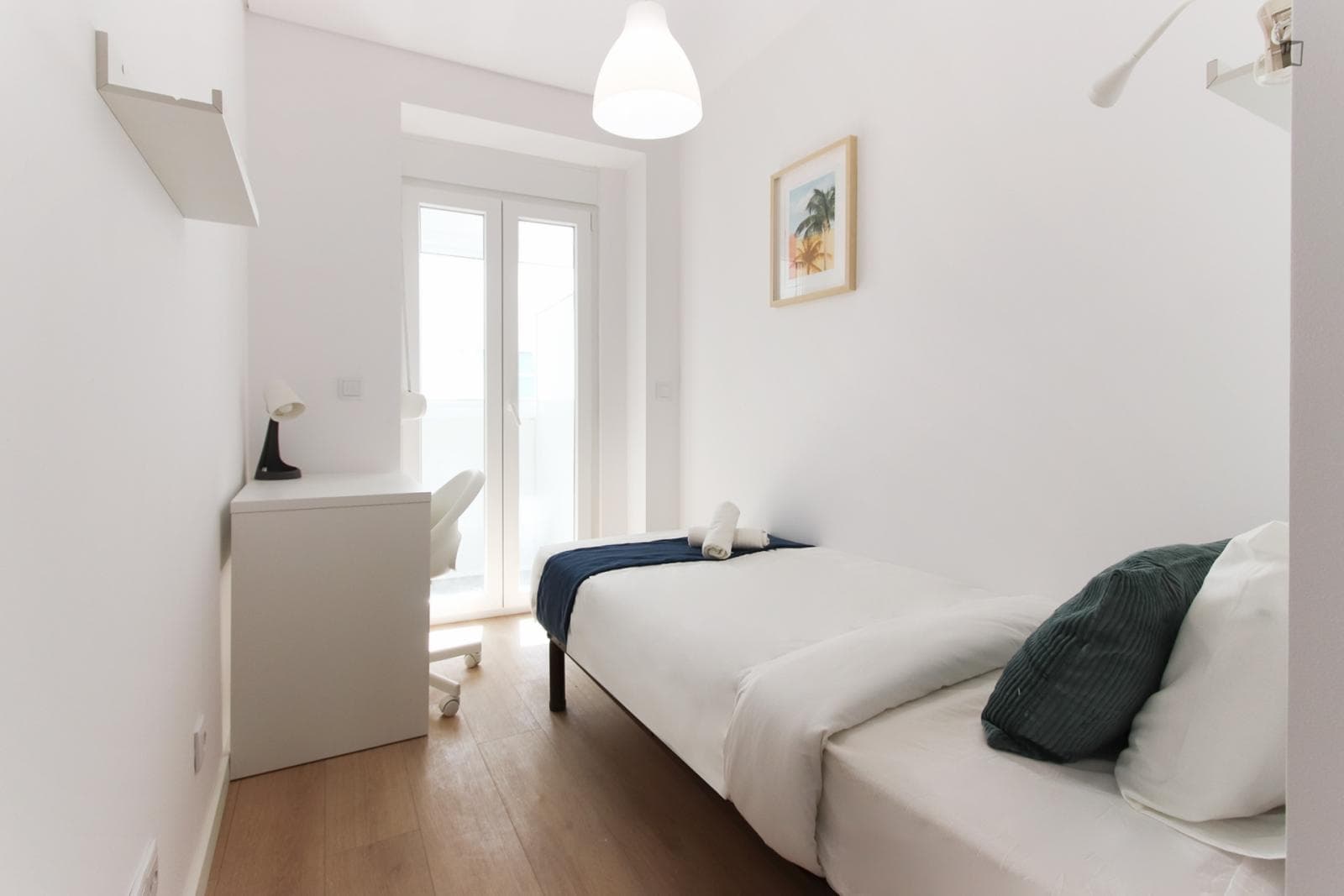 Comfy single bedroom near the Areeiro metro photo 1