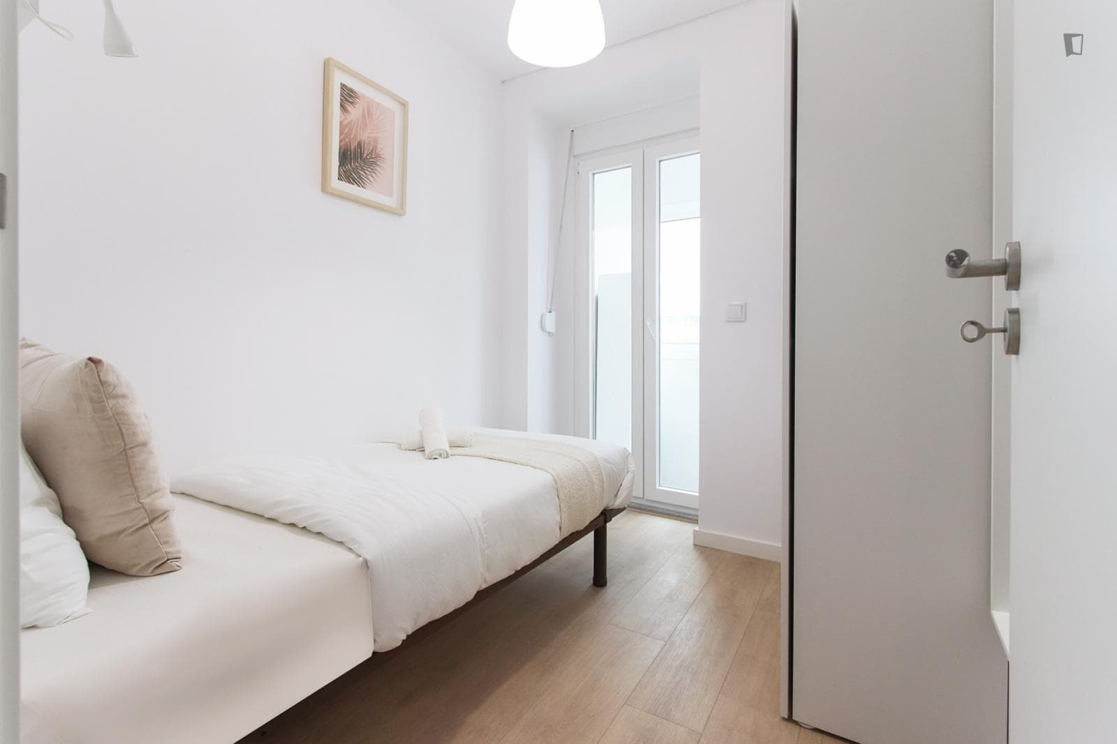 Welcoming single bedroom near IST photo 1