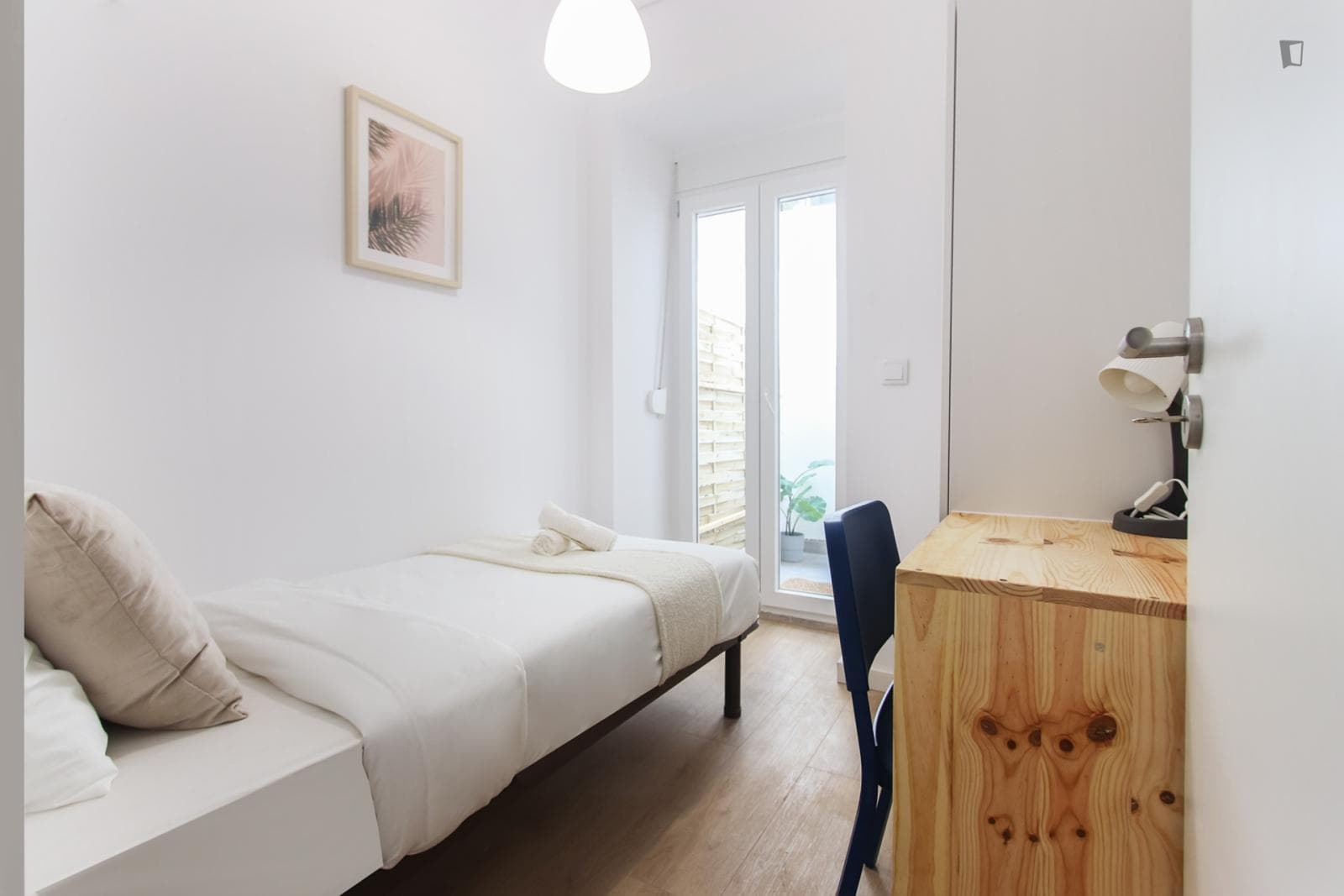 Bright single bedroom with a terrace, near IST photo 1