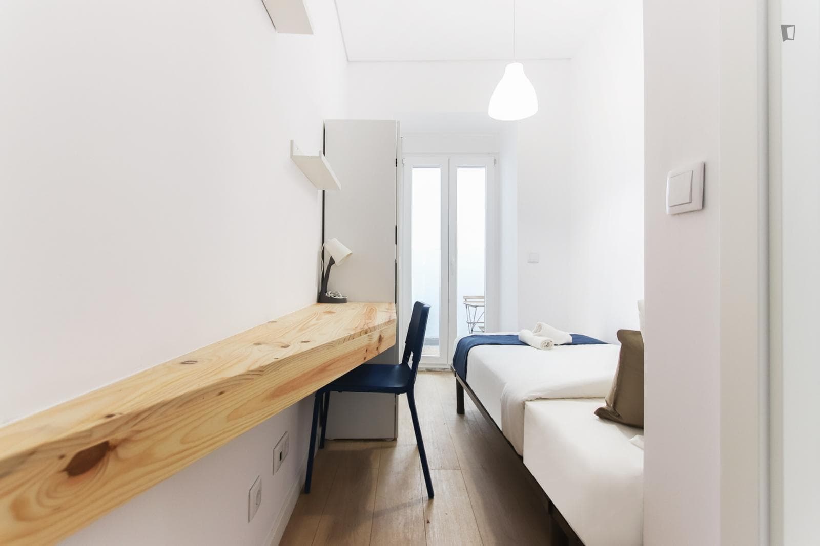 Single bedroom with a terrace, in Alameda photo 1