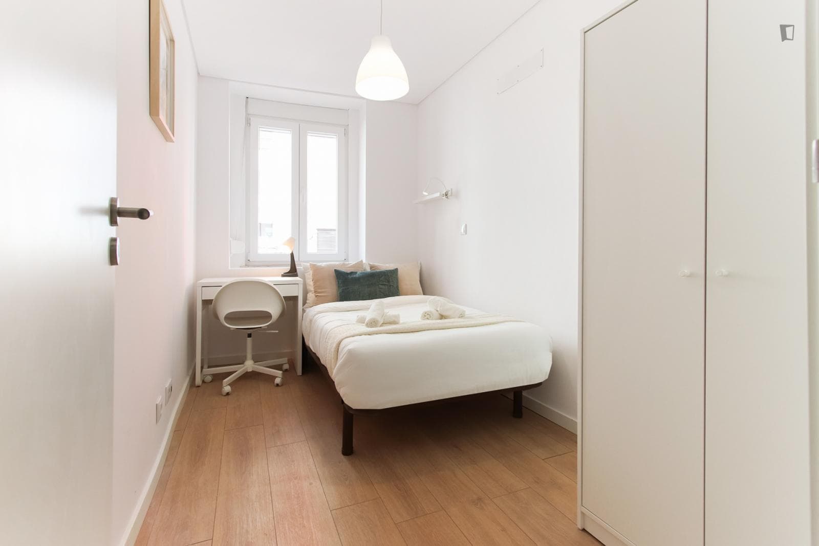 Inviting single bedroom near Instituto Superior Técnico photo 1