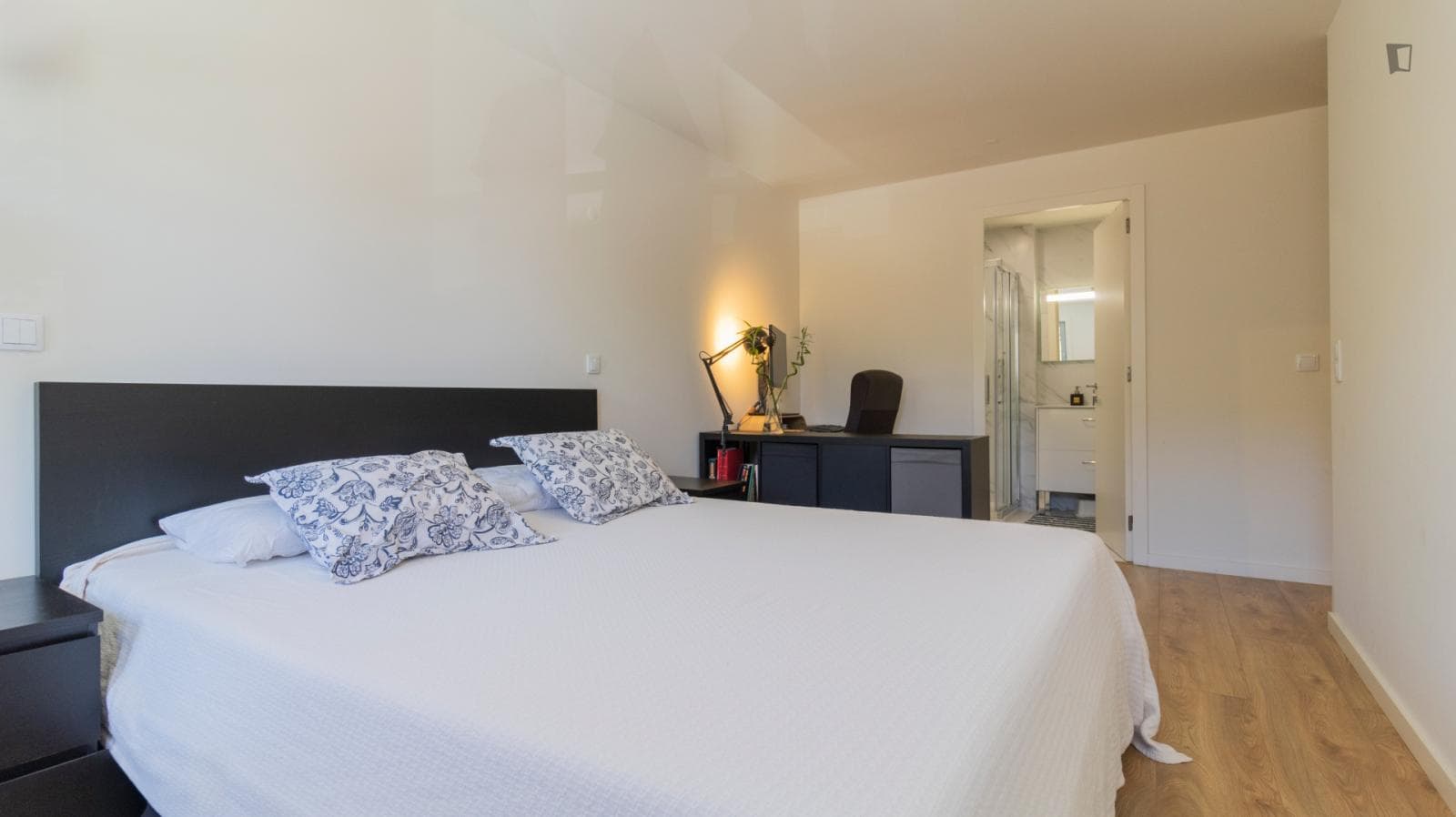Amazing 3-bedroom apartment near the Ramalde metro photo 1