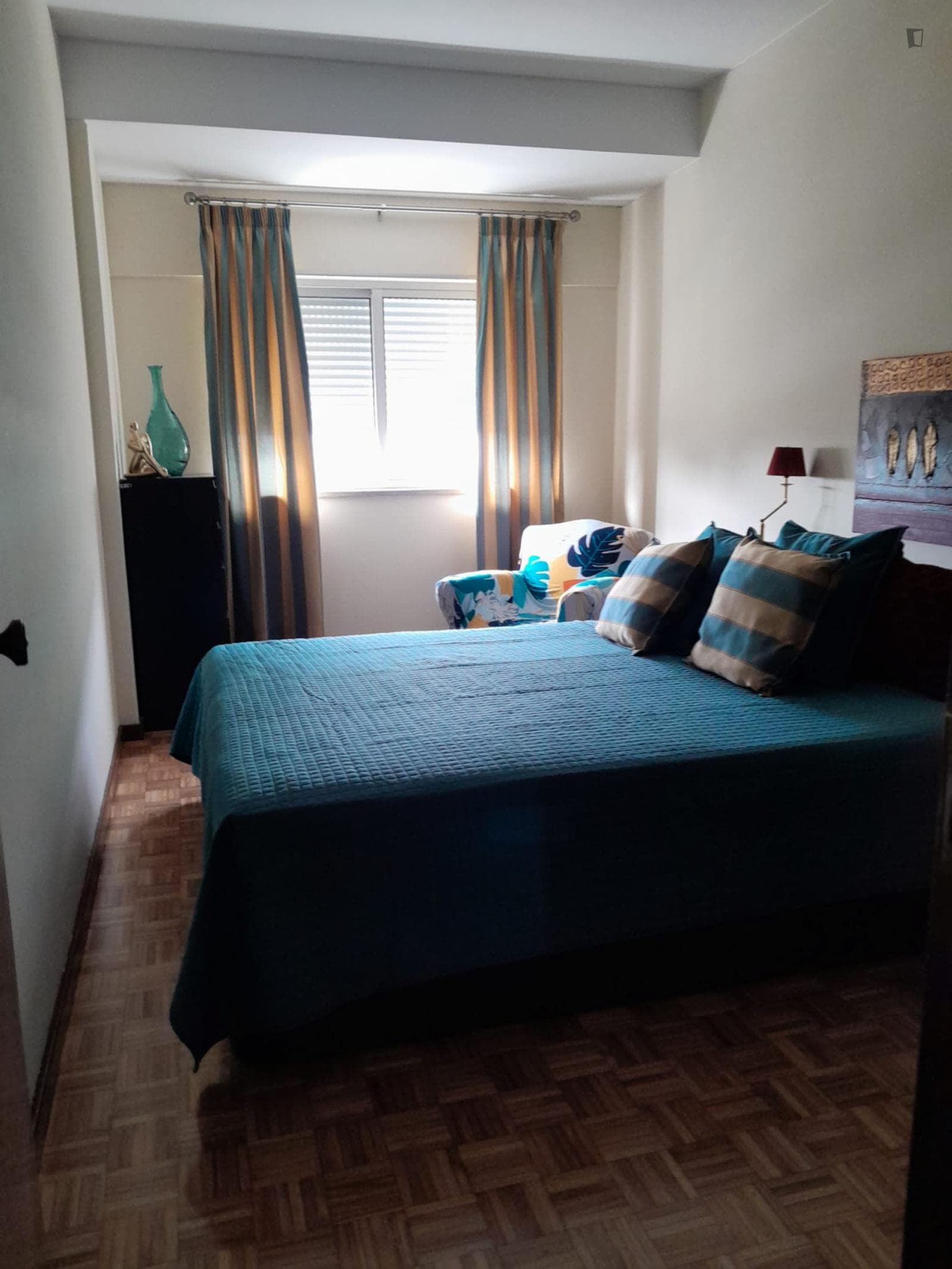 Great double bedroom in a 4-bedroom flat photo 1