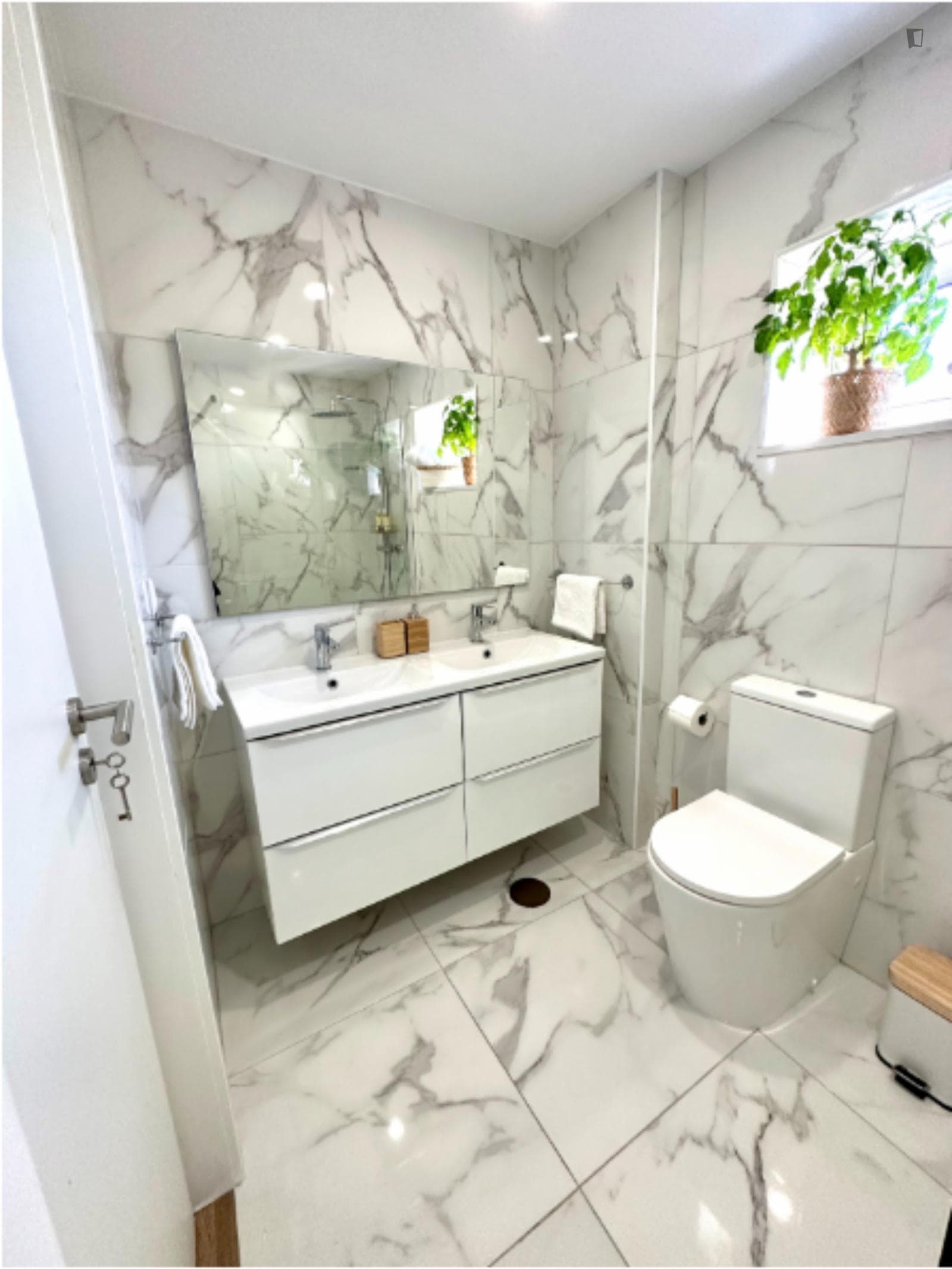 Luxury 2 Bedroom Apartment close to Campanhã Metro photo 1
