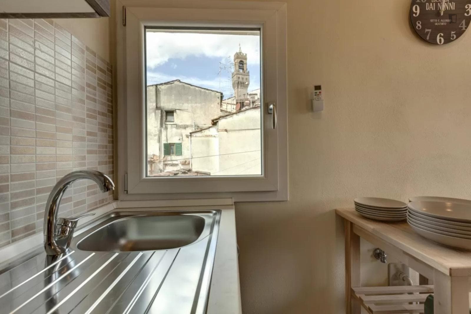 Exquisite 1-bedroom flat in central Santa Croce photo 1