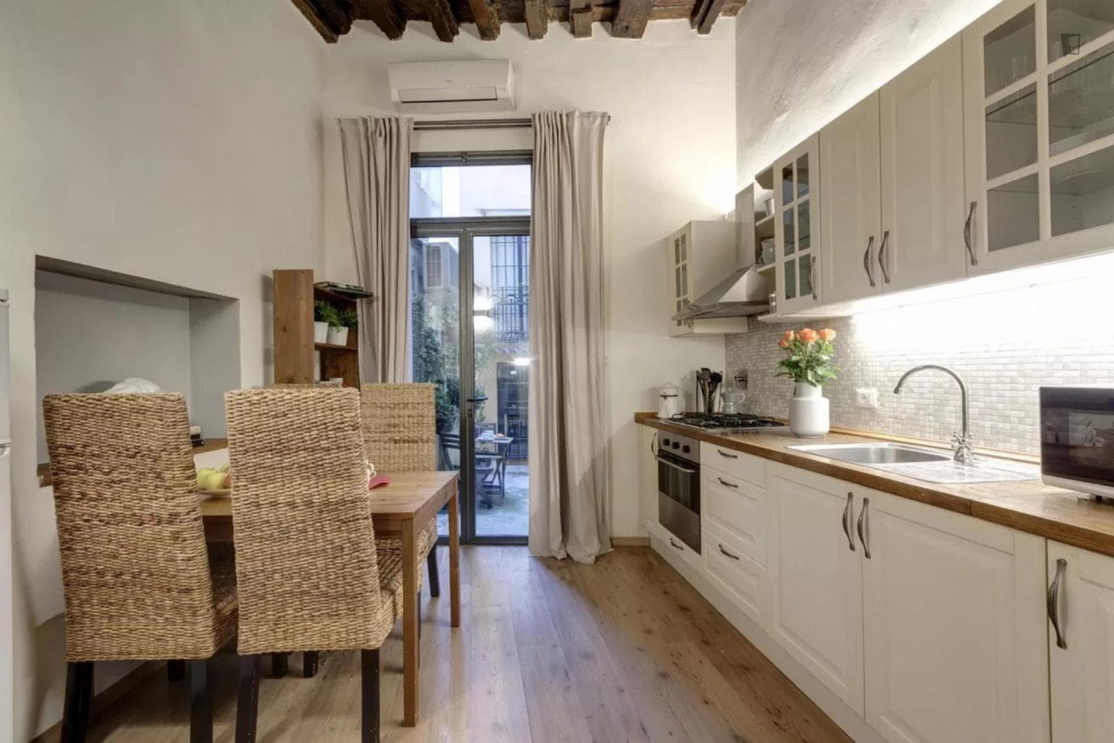Neat 1-bedroom apartment in San Frediano photo 1