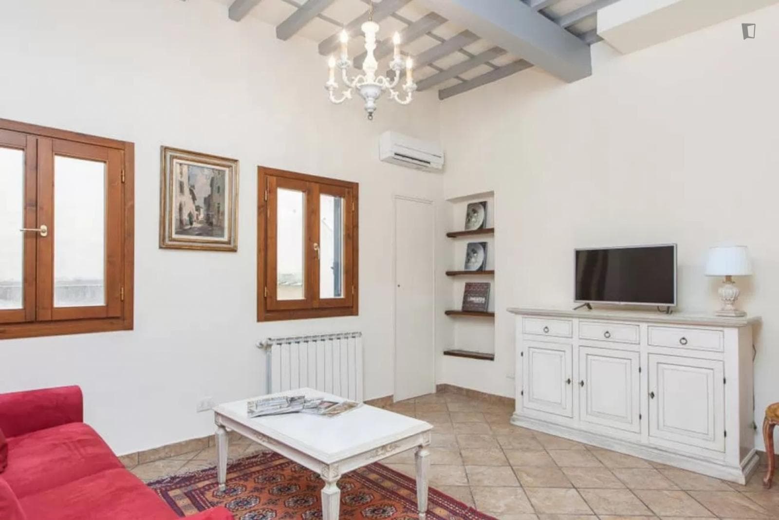 Inviting 1-bedroom apartment in Santa Maria Novella photo 1
