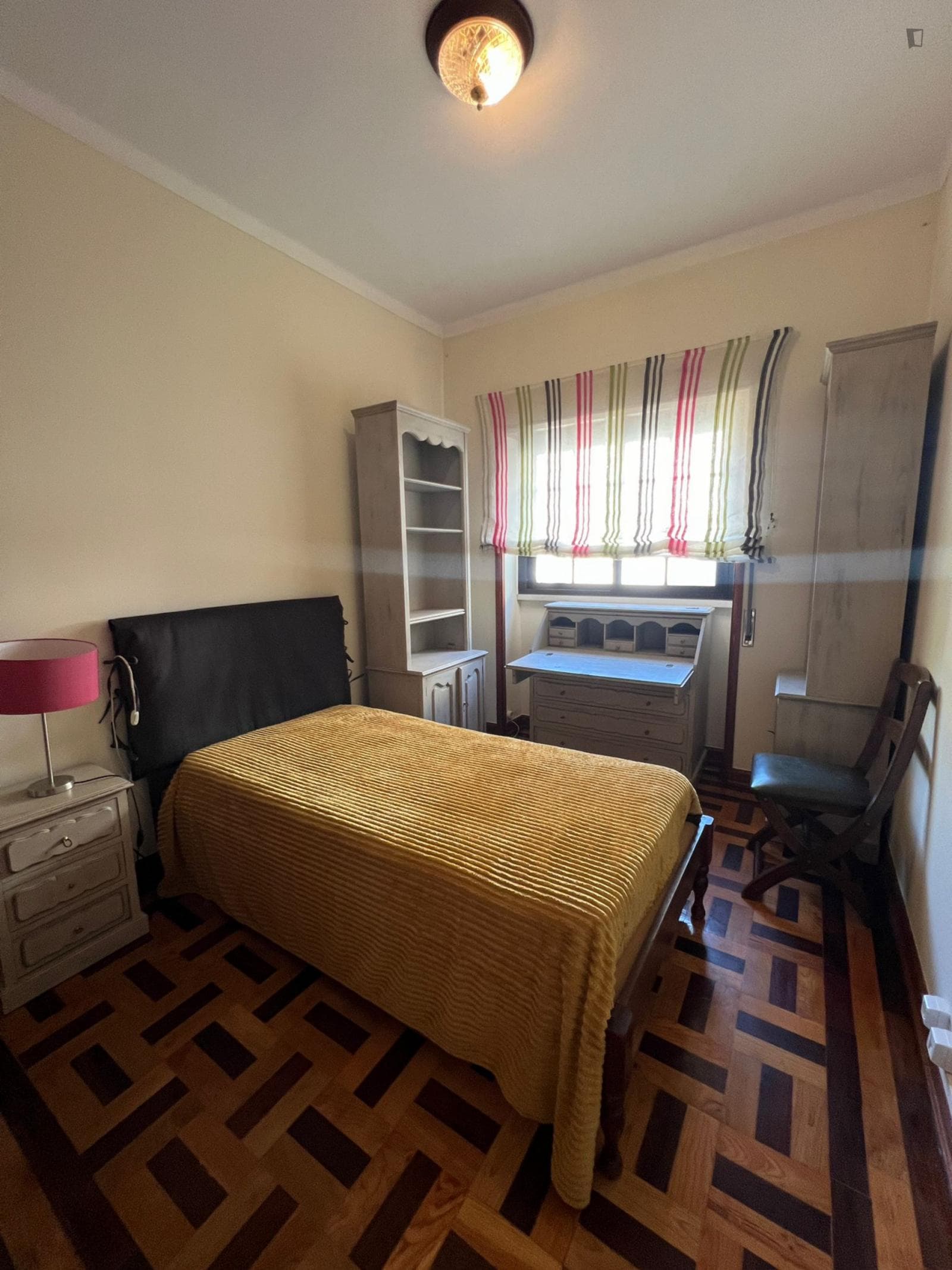 Very cool single bedroom next to Faculdade de Economia photo 1