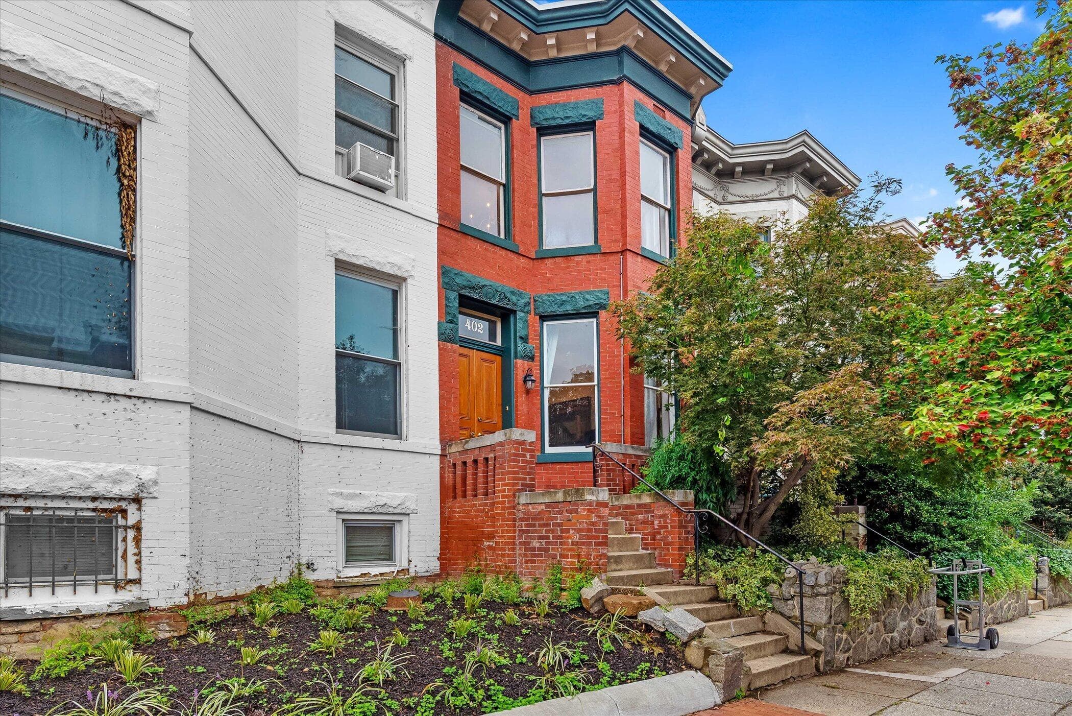 Student Semester Housing in D.C - Primary Suite photo 1