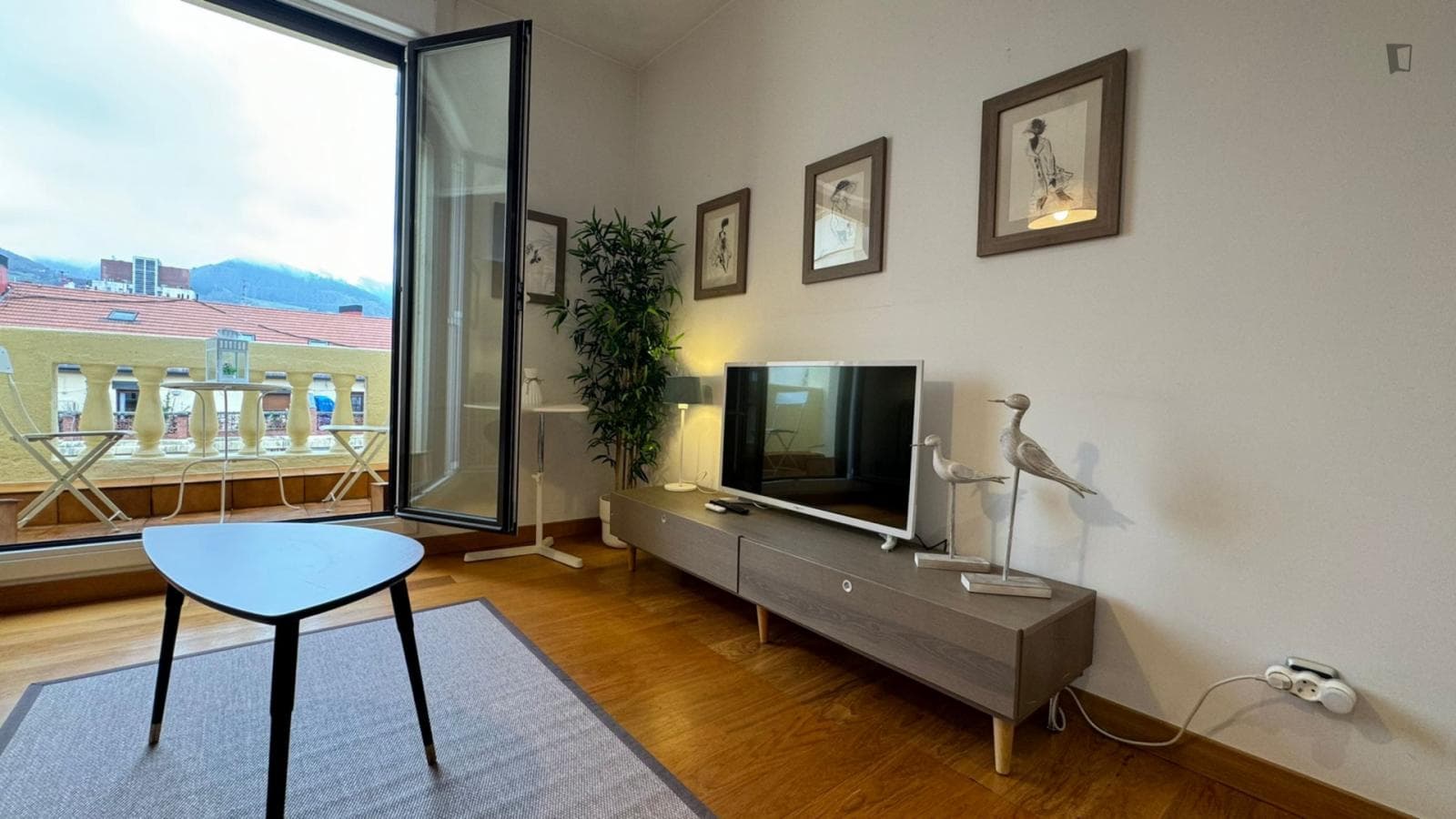 Deligthful double bedroom near the Indautxu metro photo 1
