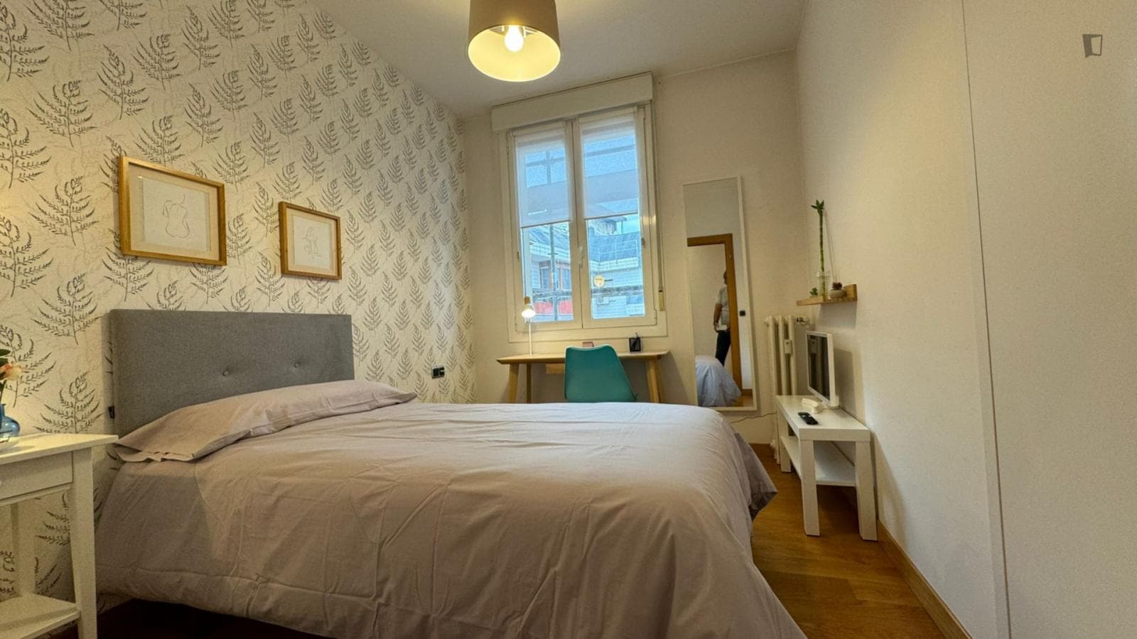 Inviting double bedroom in Indautxu photo 1