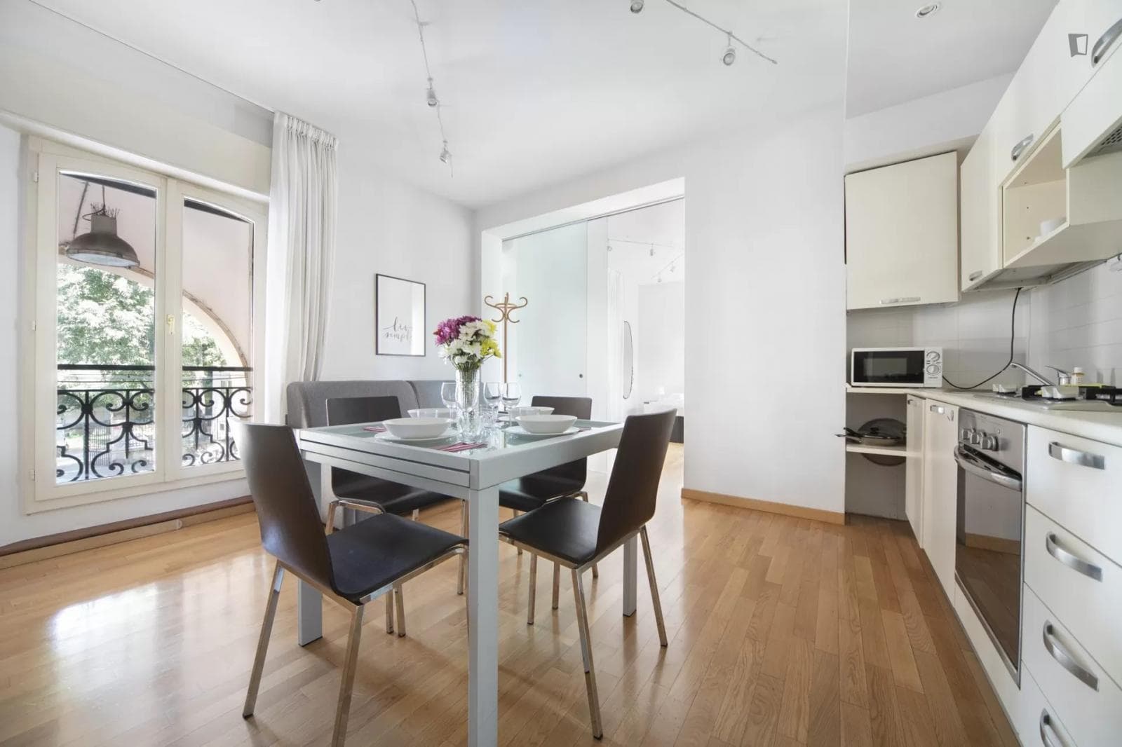 Modern and bright 1-bedroom flat in the vicinity of Parco della Montagnola photo 1