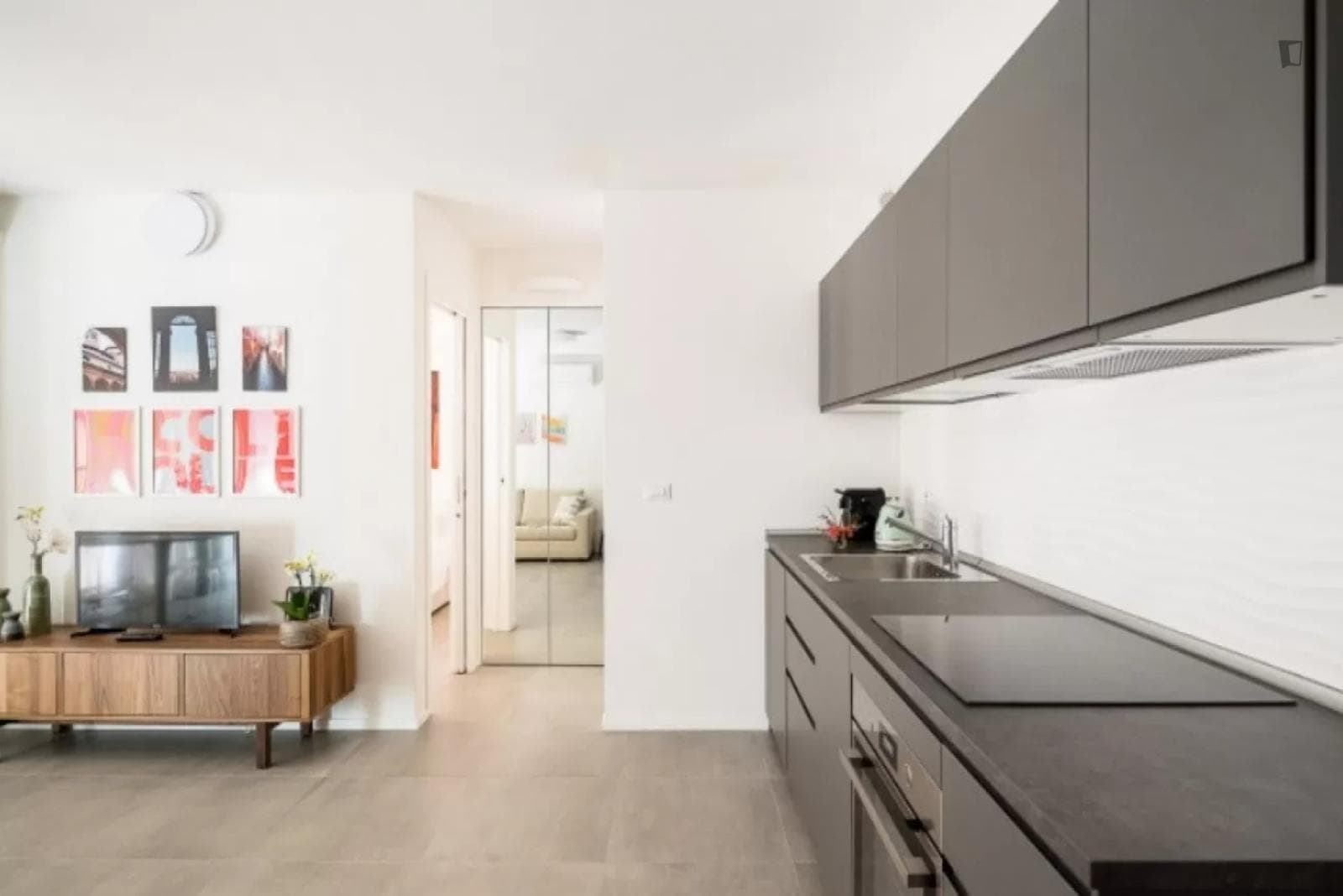 Charming and bright 1-bedroom flat near the majestic Piazza Maggiore photo 1