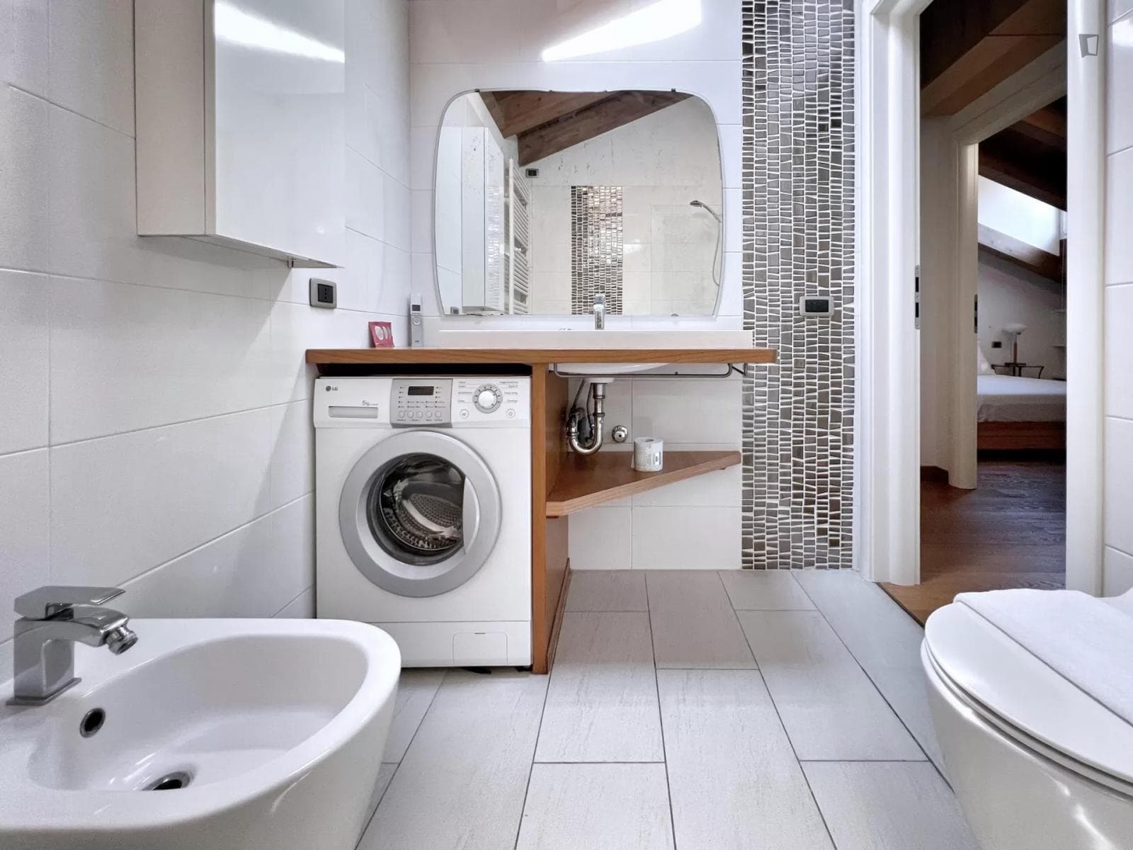 Charming 2-bedroom flat in the green setting of the Cirenaica district photo 1