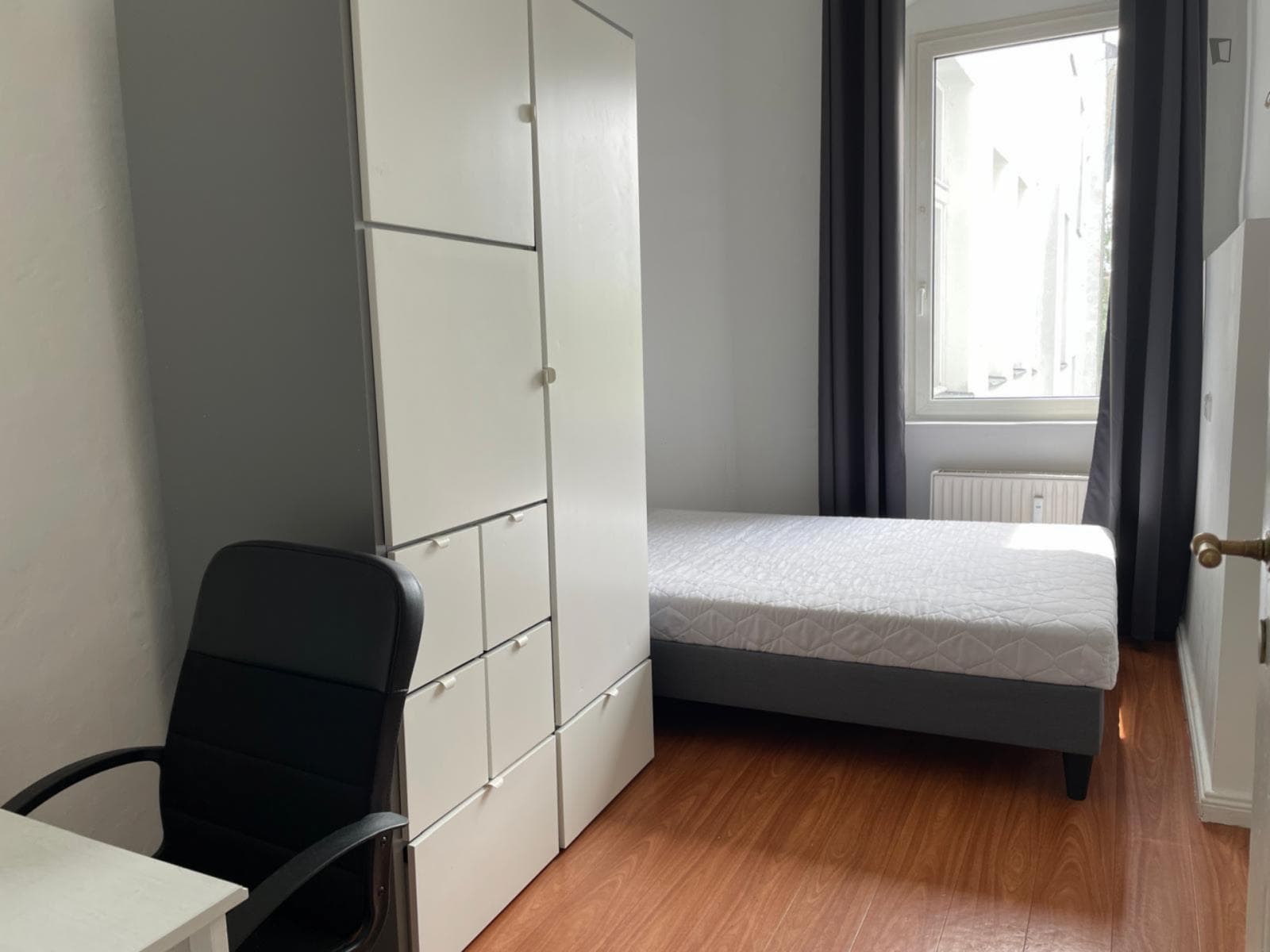Modern 3-bedroom flat close to the Hermannstraße station photo 1