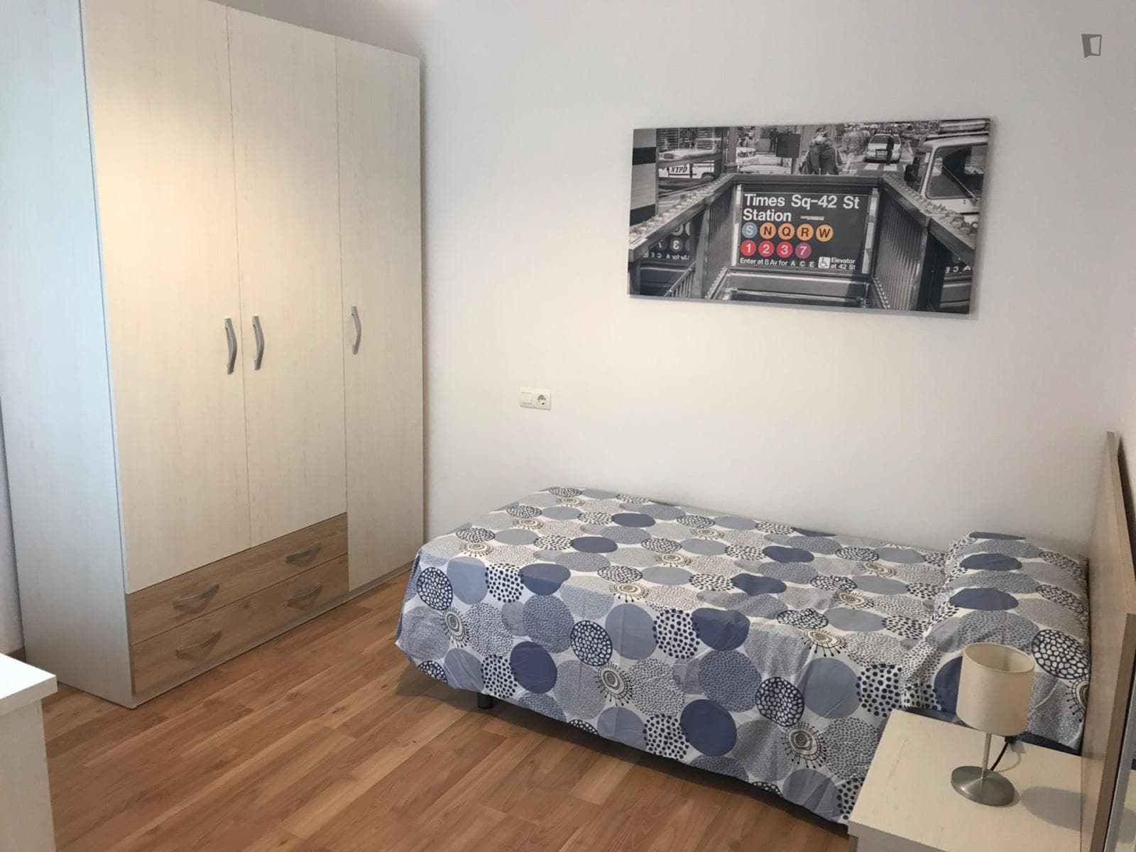 Comfy single bedroom in 3-bedroom apartment in Granada photo 1