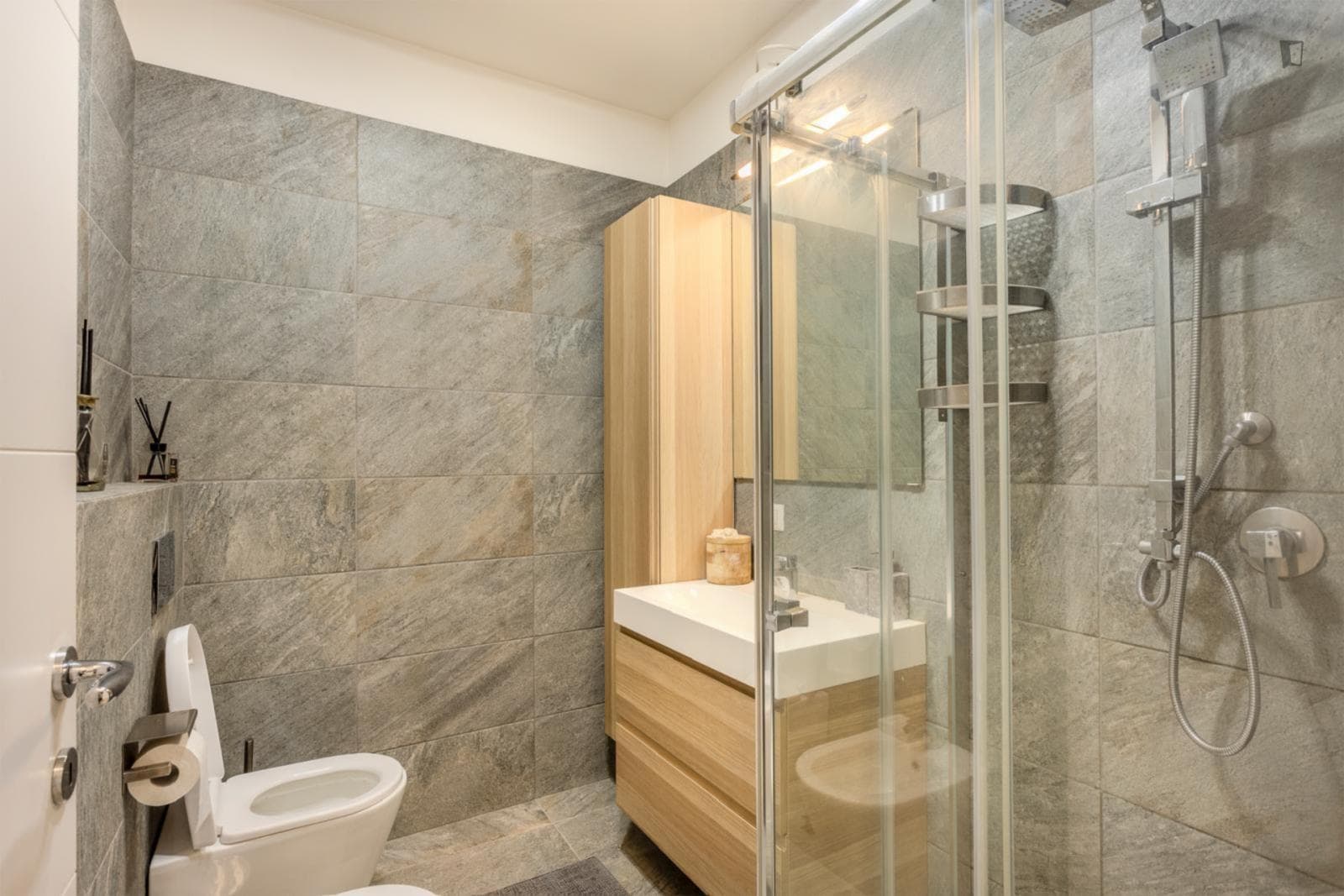 Modern 1-Bedroom apartment with terrace photo 1