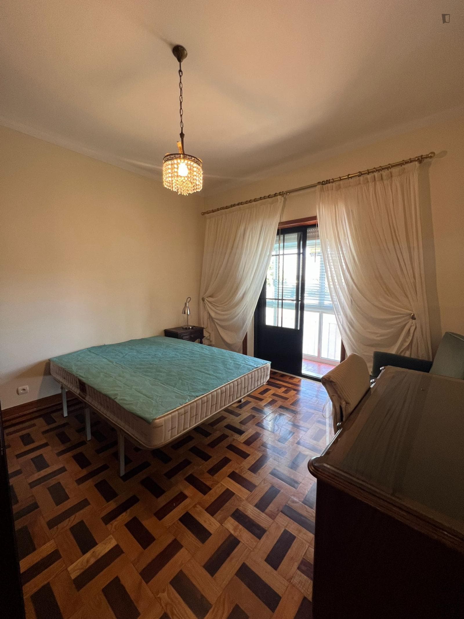Lovely double bedroom in a 5-bedroom flat photo 1