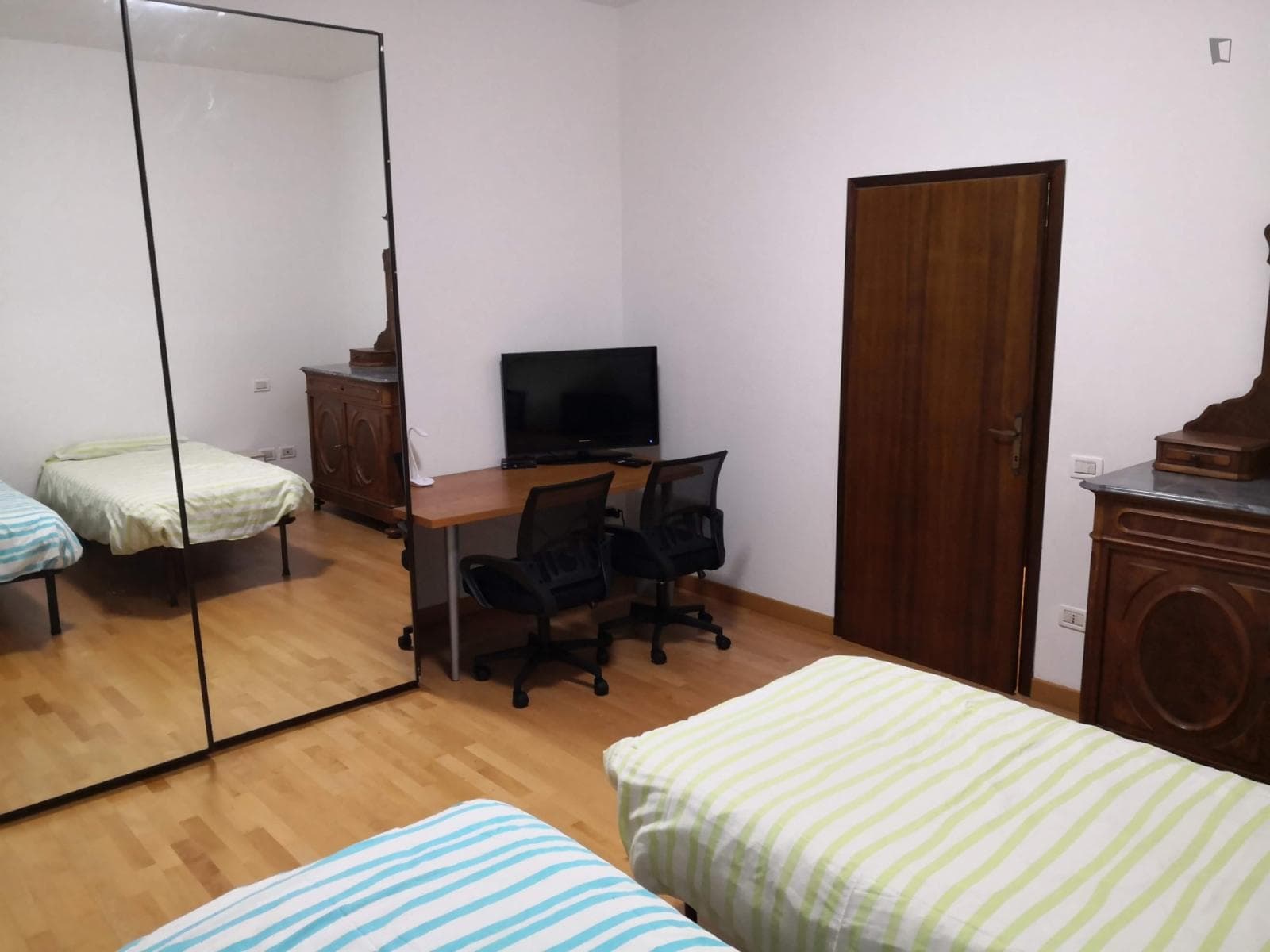 Comfy Twin Bedroom Well Connected To Università Degli Studi Di Padova photo 1