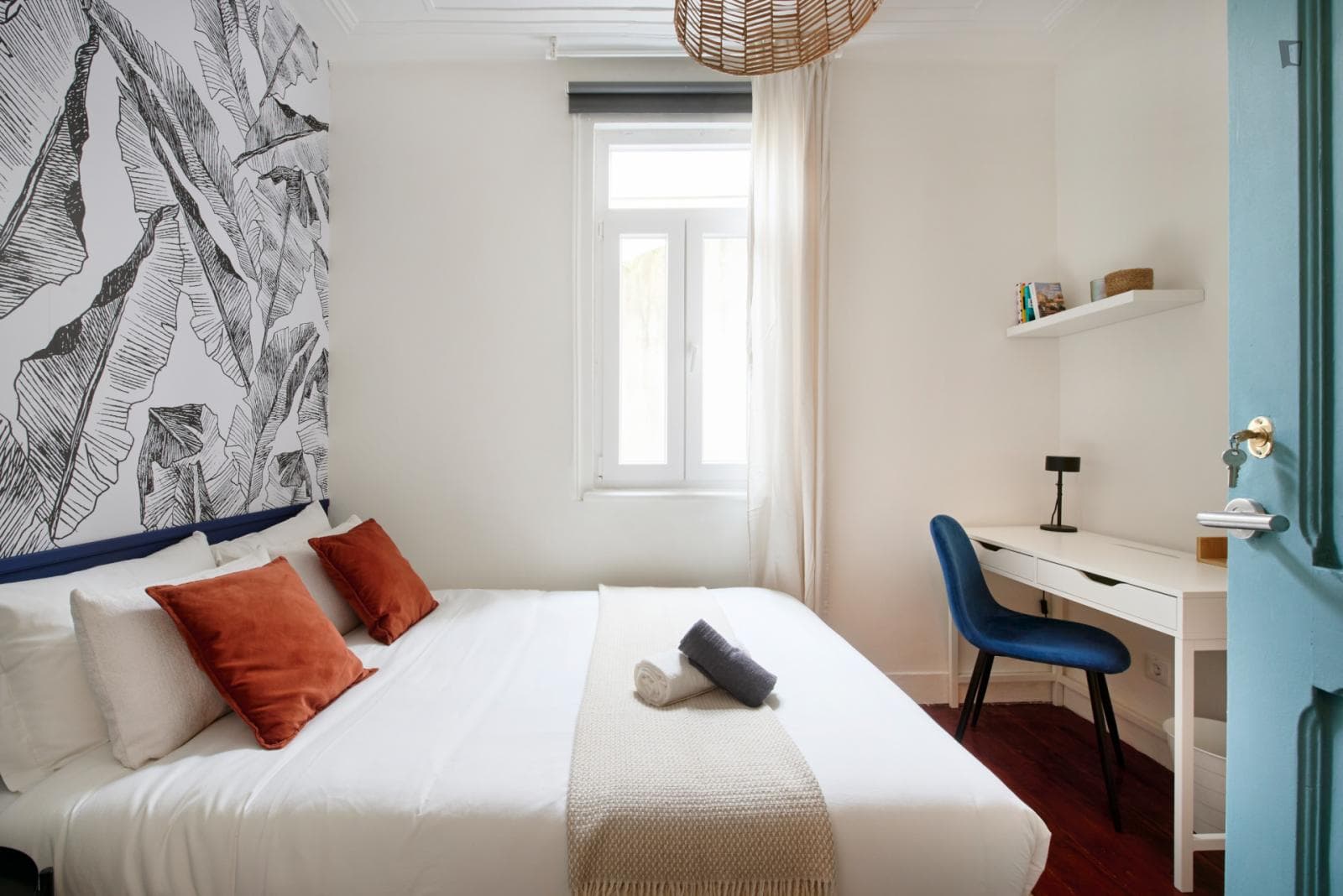 Colourful double bedroom in Arroios photo 1