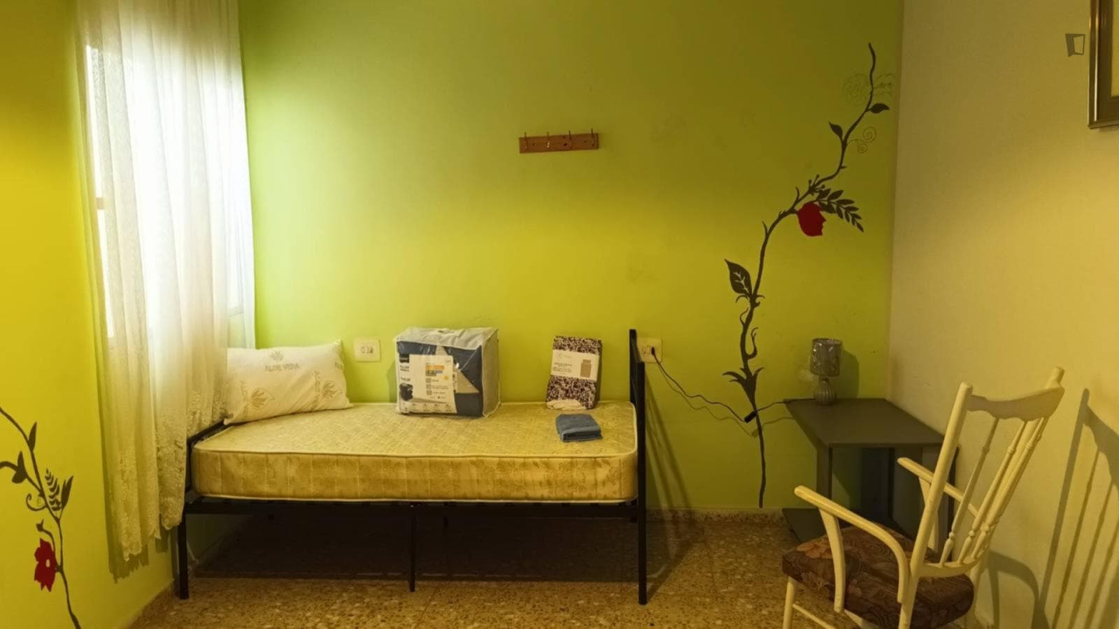 Comfy single bedroom well connected to city center photo 1