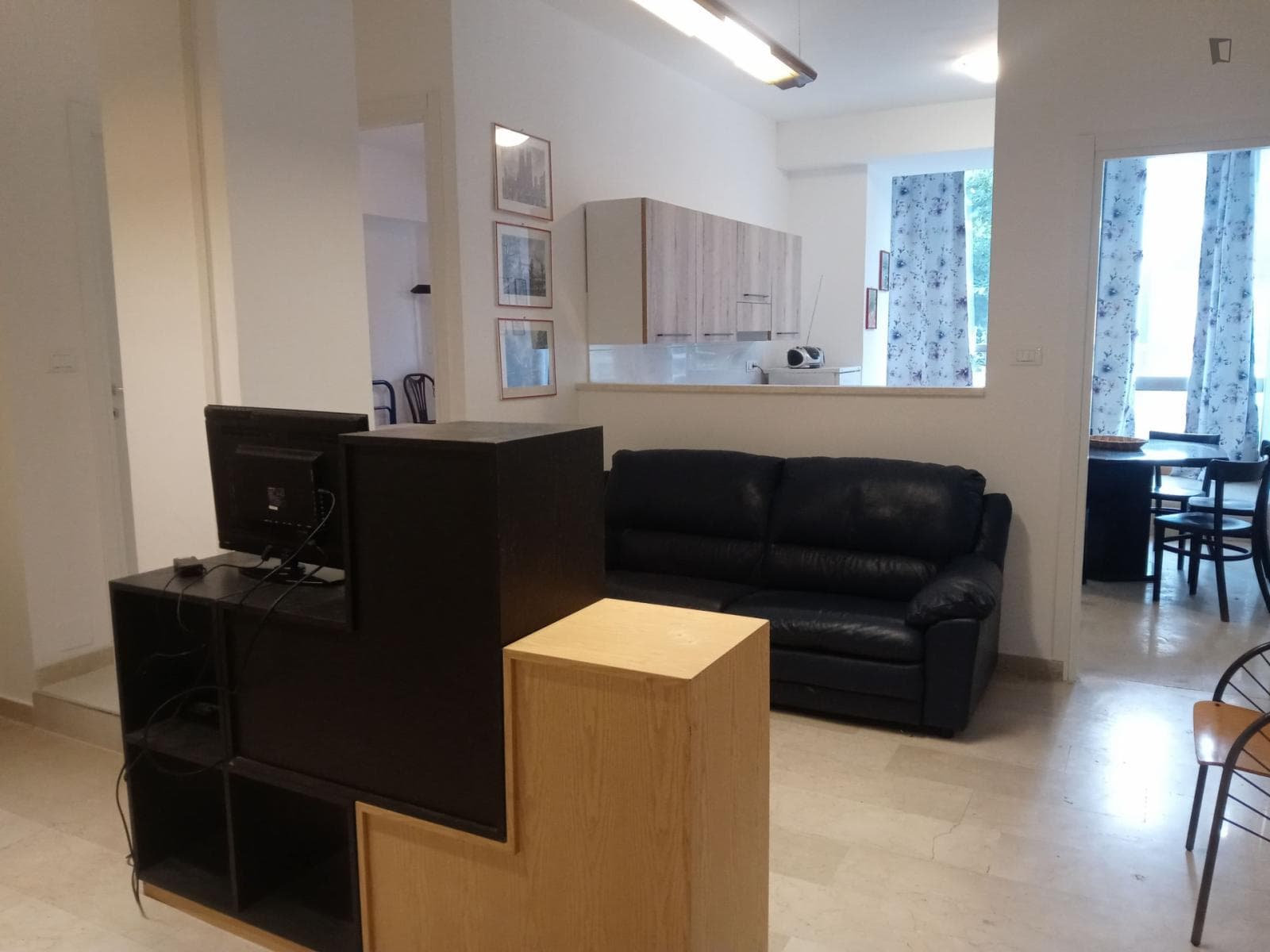 Newly renovated apartment over 120 m2 three HUGE double rooms. photo 1