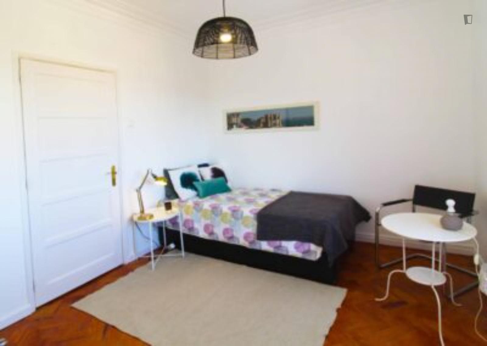 Cosy single bedroom near the Santa Apolónia metro station photo 1