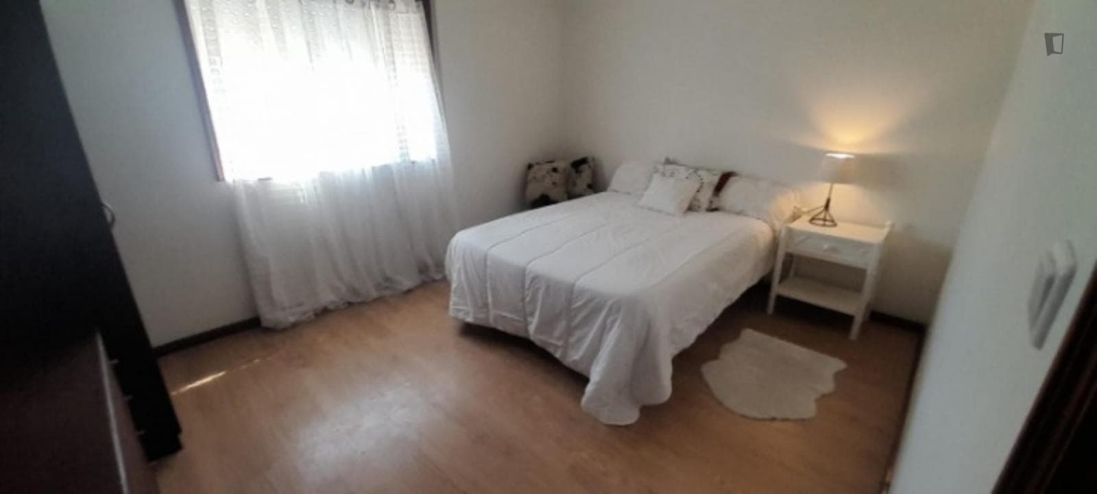 Cool double bedroom in a 3-bedroom flat photo 1