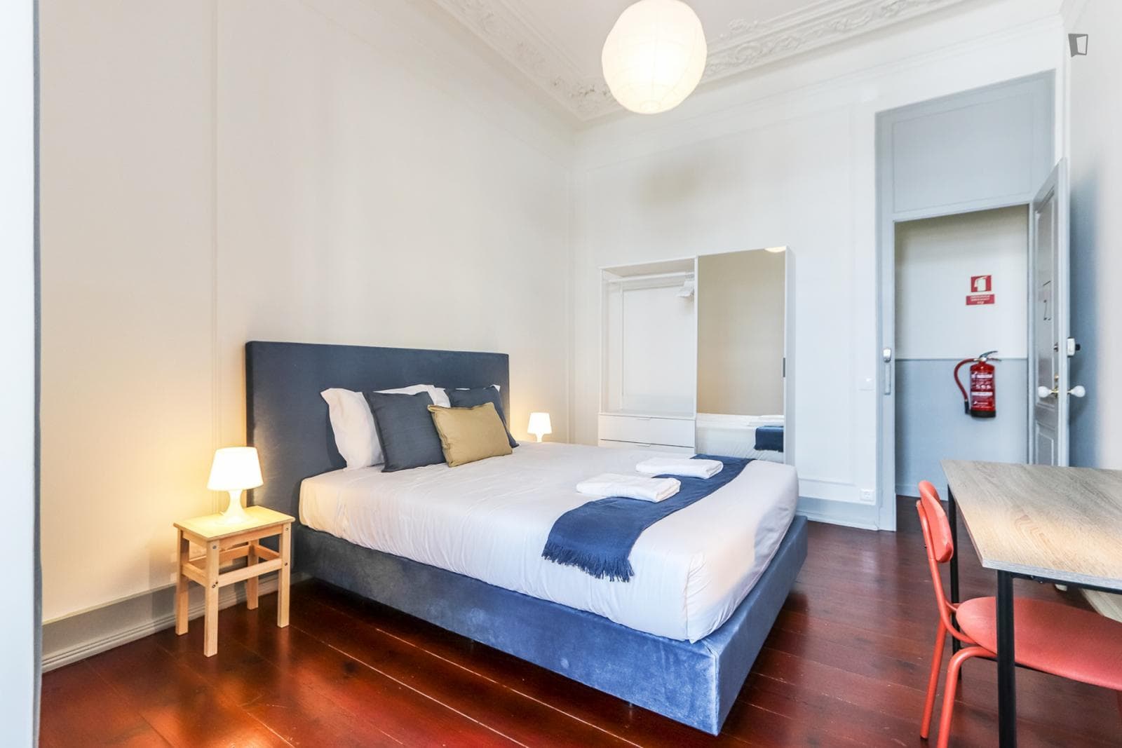 Amazing  Bedroom in 6-bedroom Apartment photo 1