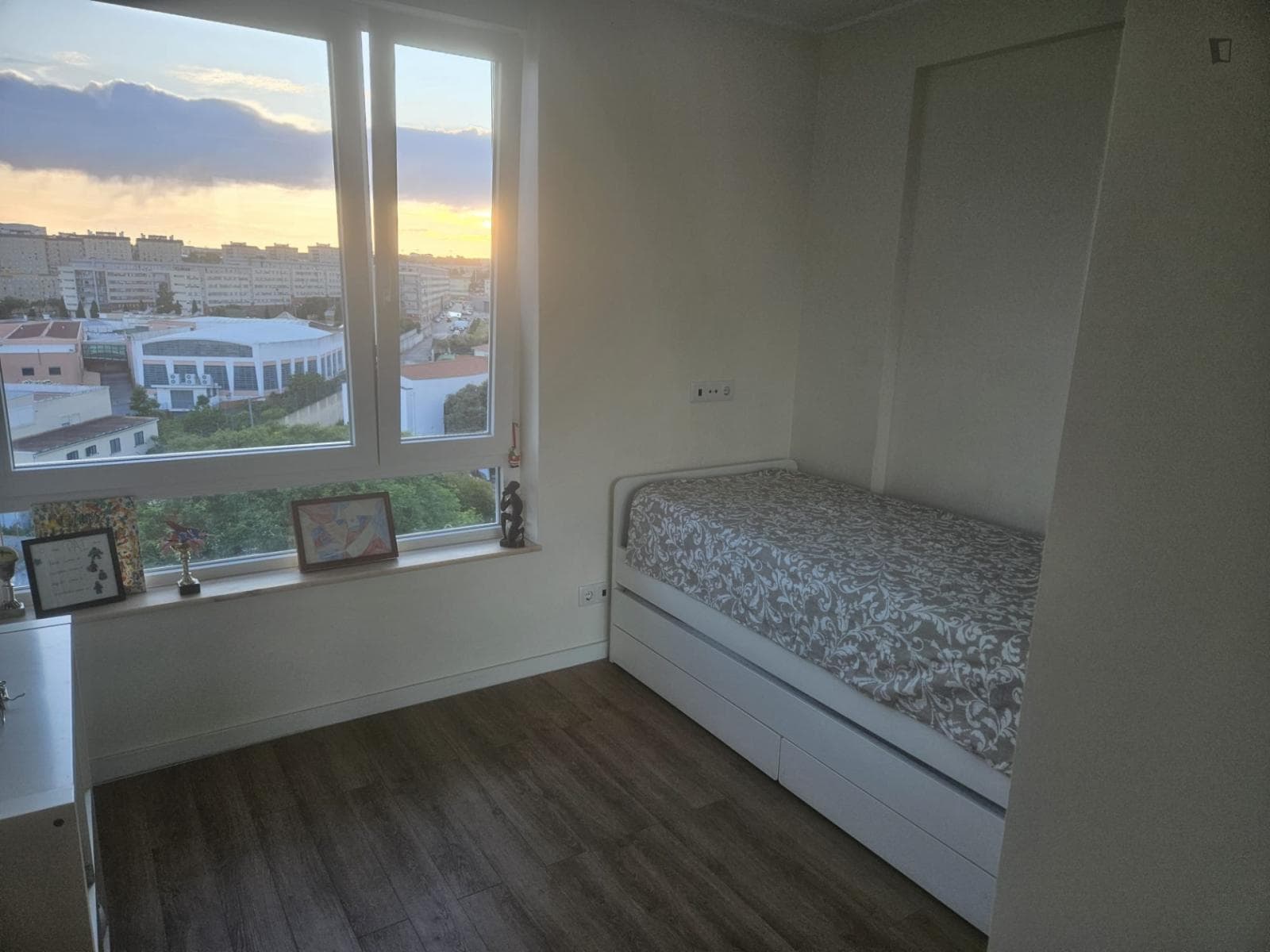 Lovely single bedroom next to Encarnação metro station photo 1