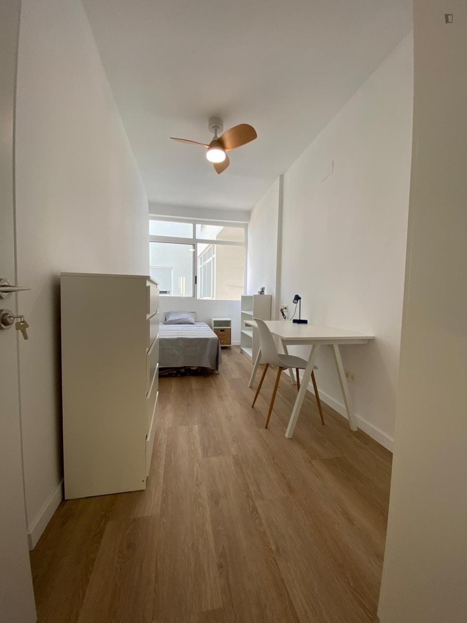 Comfortable single bedroom in modern apartment in central Castellón de la Plana photo 1