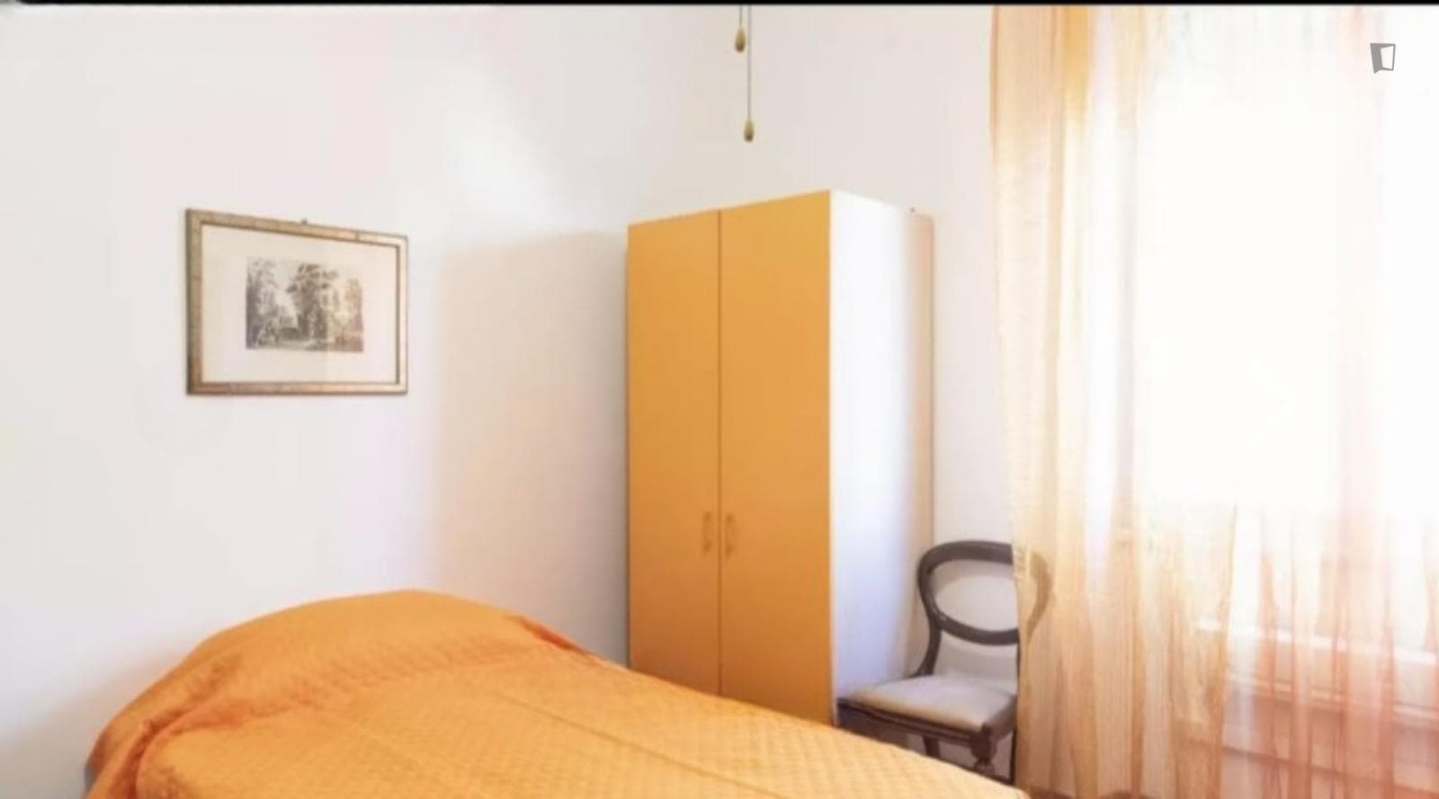 Cozy single bedroom in a 3-bedroom apartment photo 1