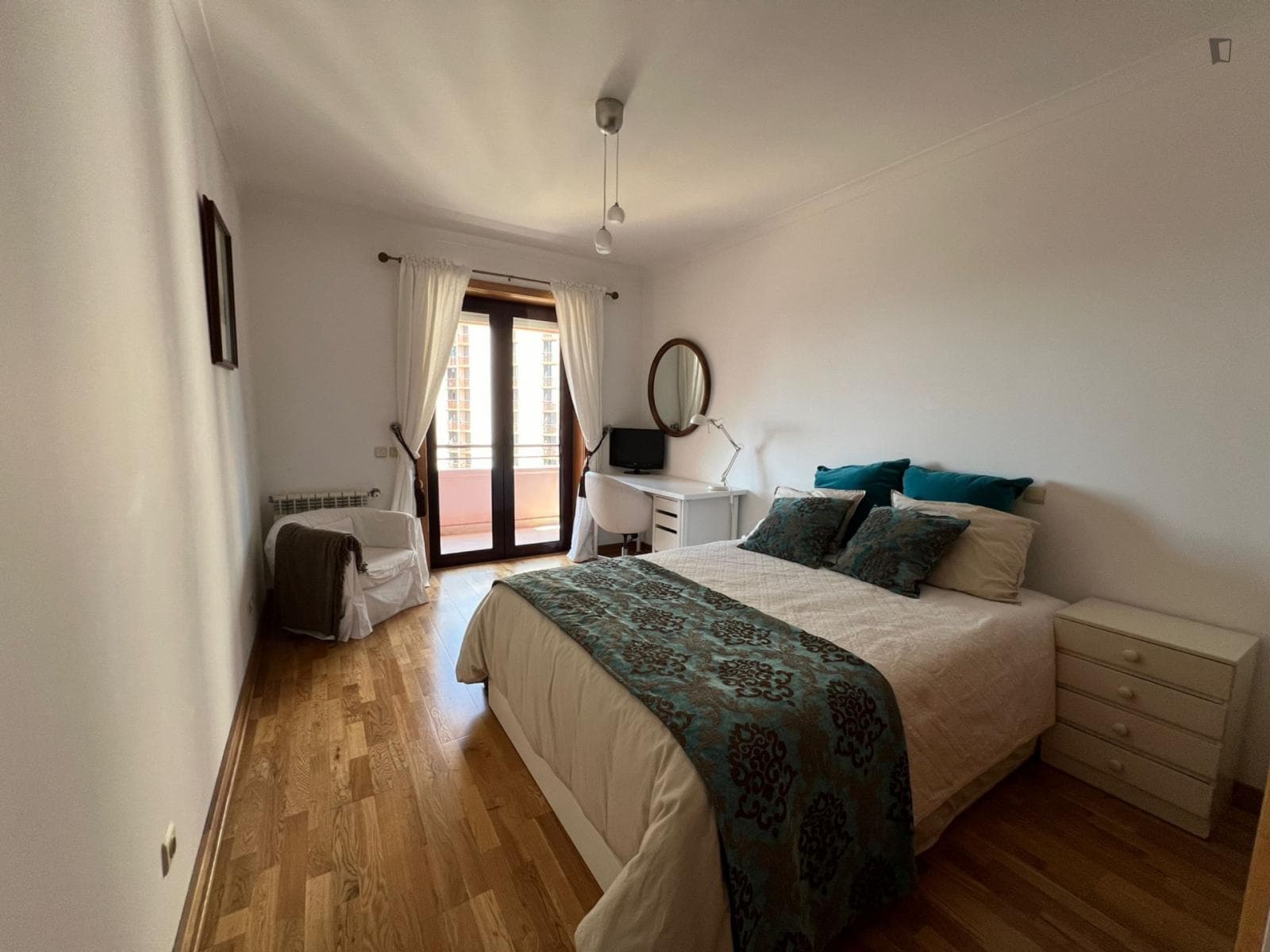 Great double bedroom with a private bathroom photo 1