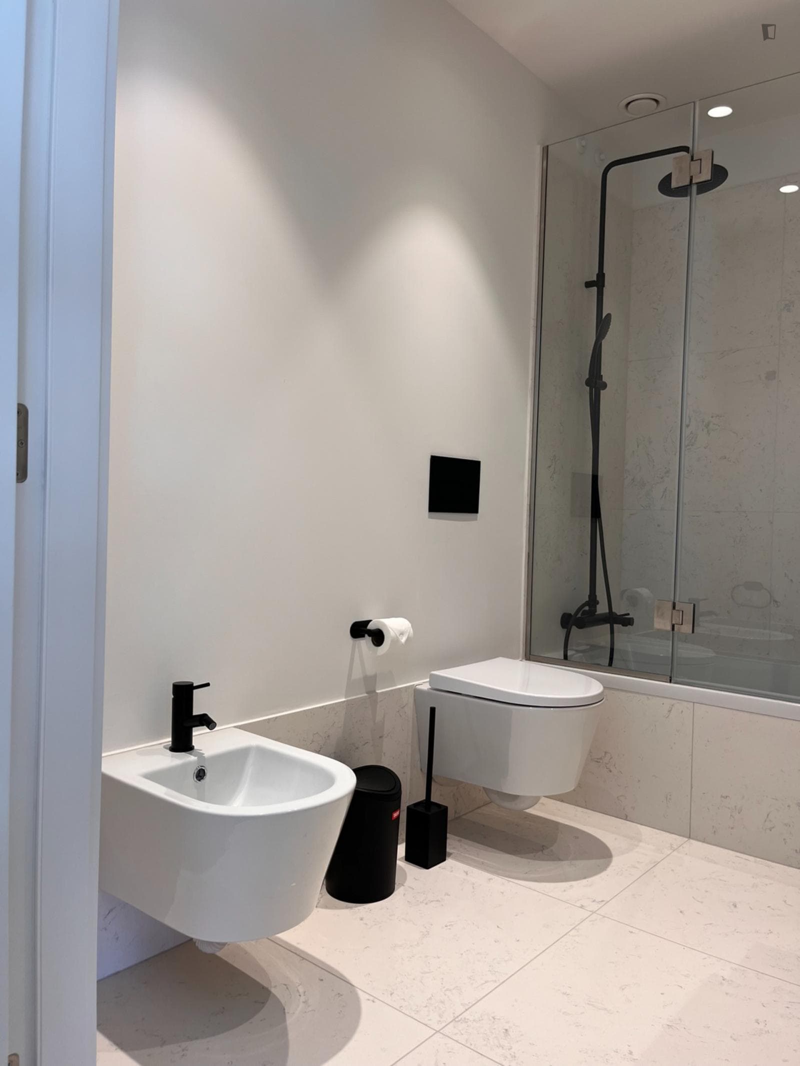 Amazing studio in gated community with pool and gym photo 1