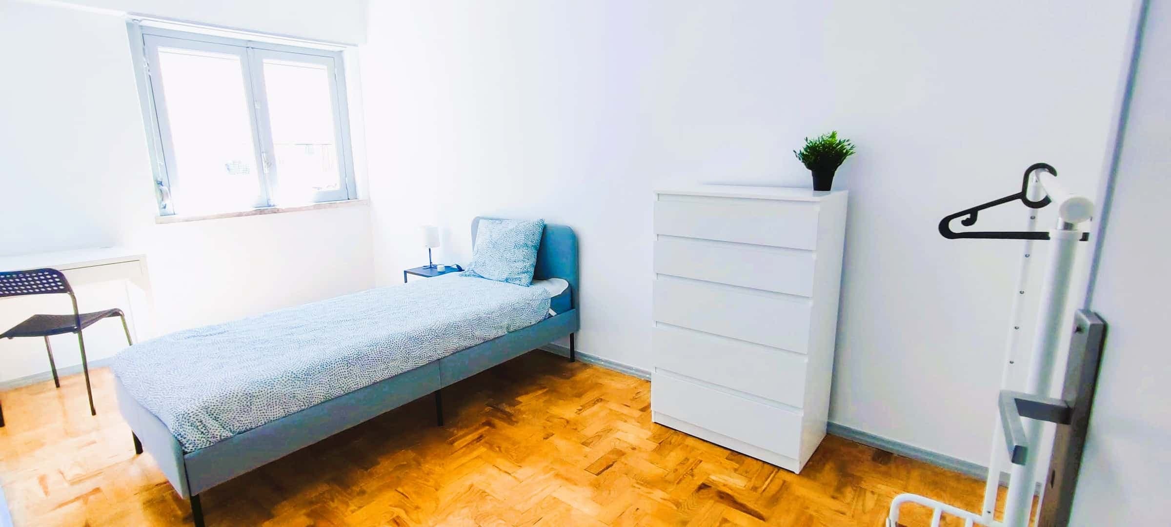 Cozy room near Queluz train station, 15 minutes from Lisbon - Room 1 photo 1