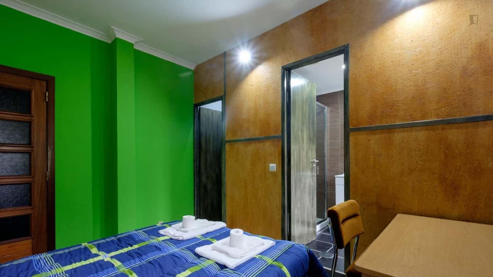 Couple room with private bathroom in Coimbra photo 1