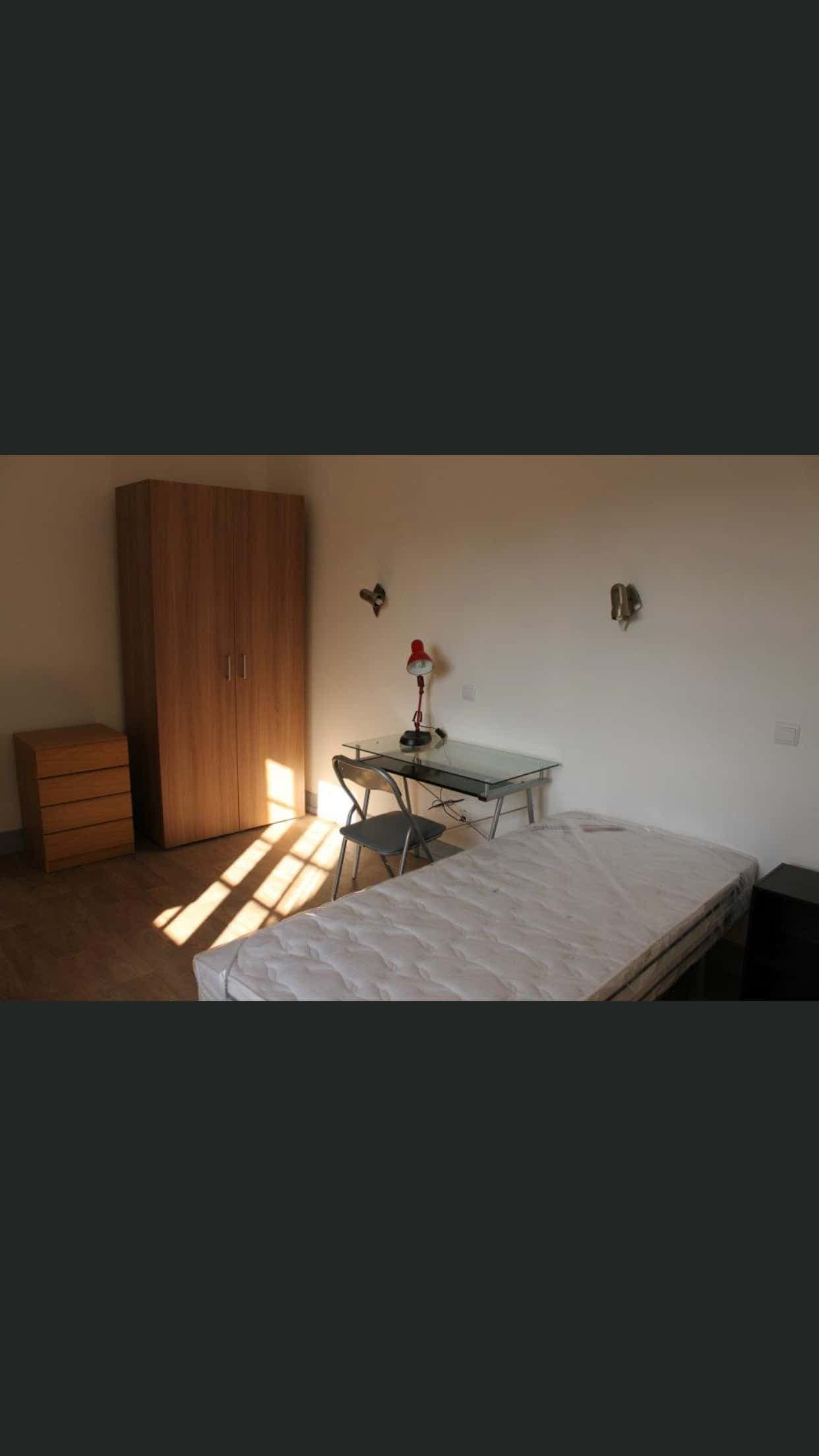Twin Room with private bathroom in Coimbra photo 1