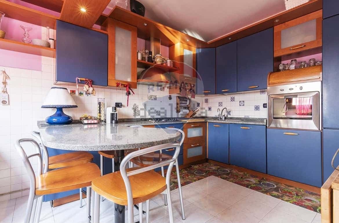 Room in Via Giovanni Papini, Monza for 200 m² with 4 bedrooms photo 1