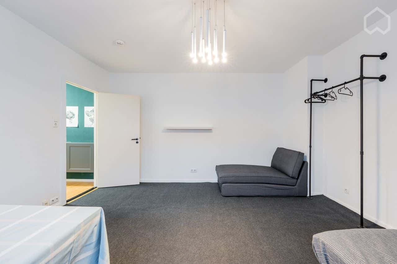 Newly renovated and fully furnished city apartment* Centrally located! photo 1