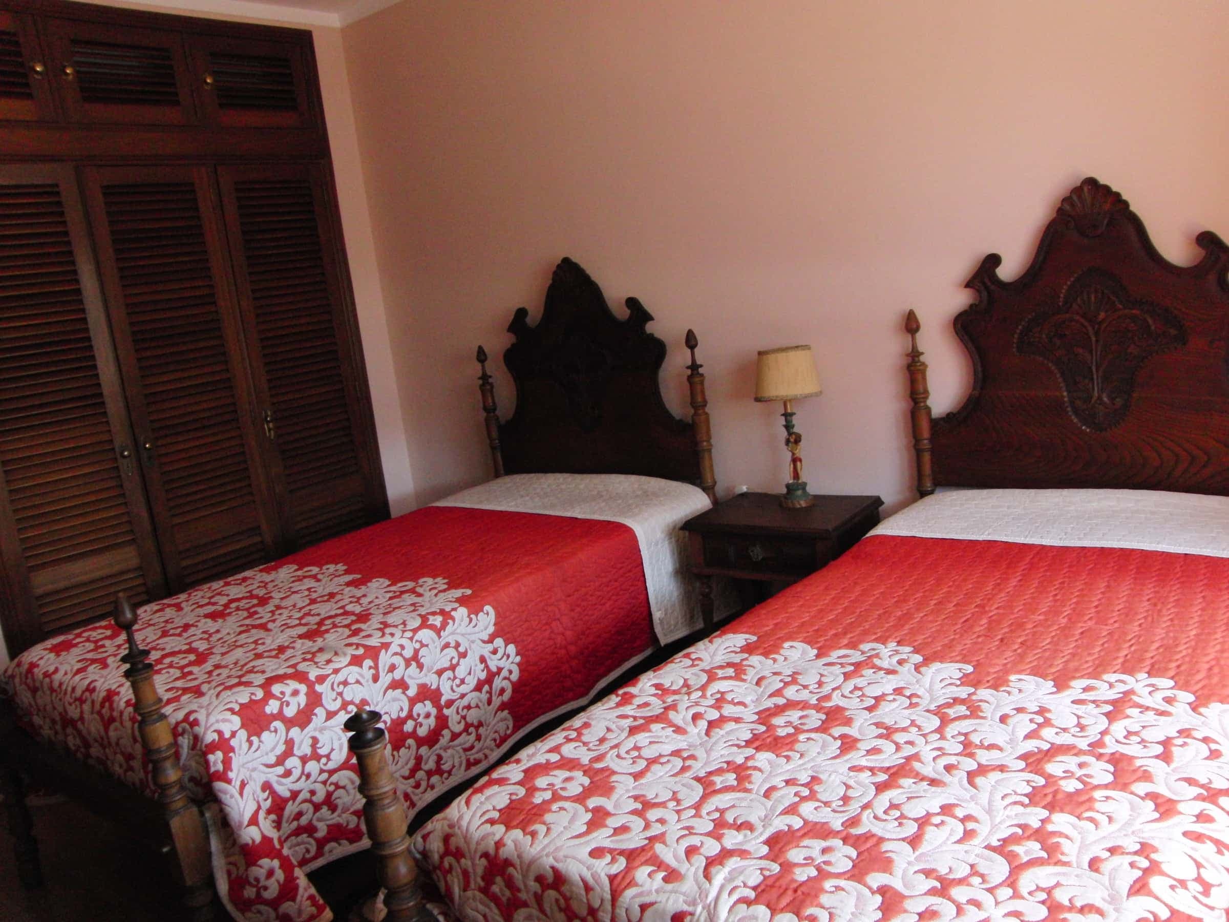 Spacious room in a 5 bedroom apartment in Vila Nova de Gaia photo 1
