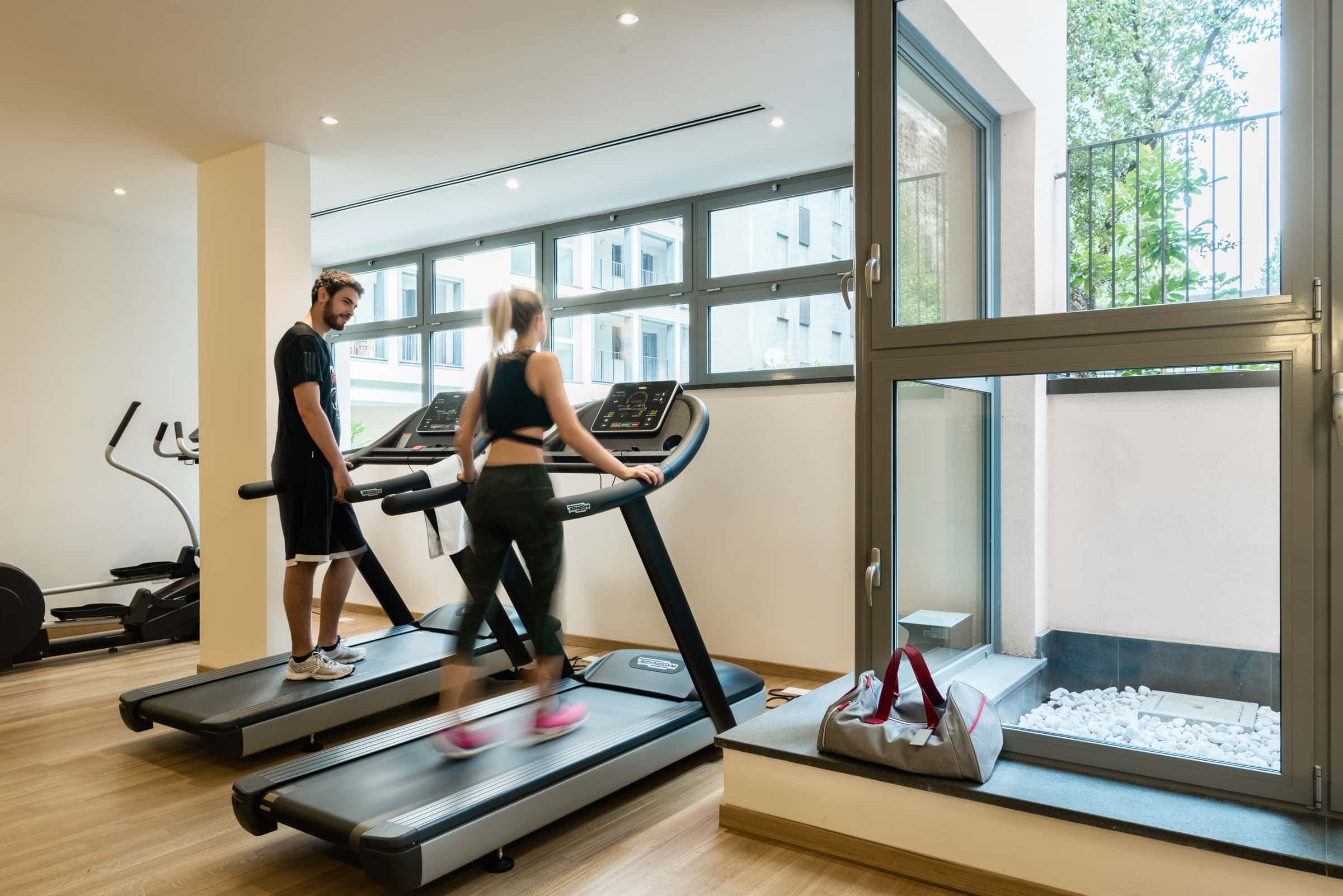 Modern One-Bedroom Apartment with Terrace and Gym photo 1