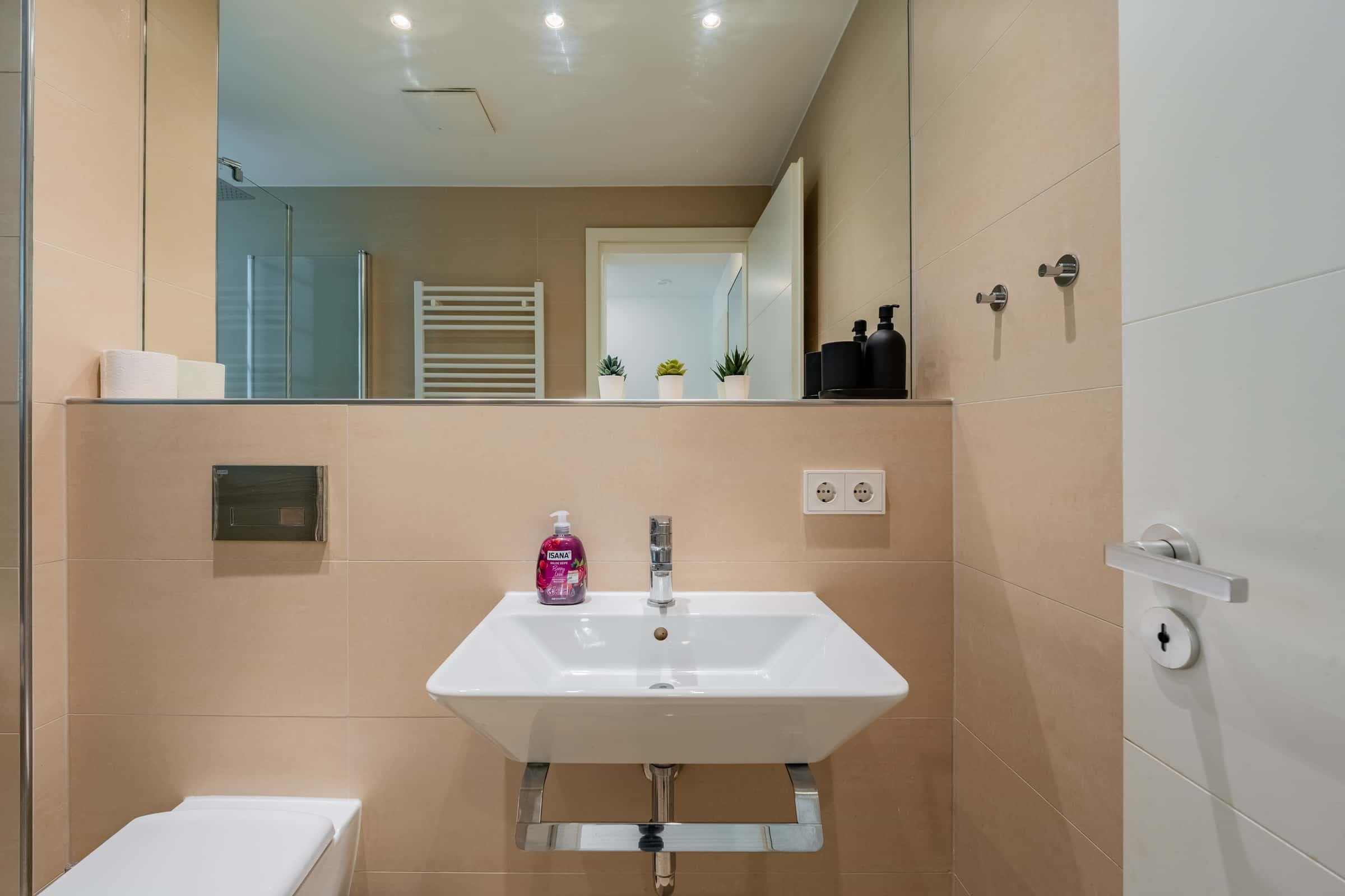 Berlin Kreuzberg am Mariannenplatz – Balkon und exklusives Design photo 1